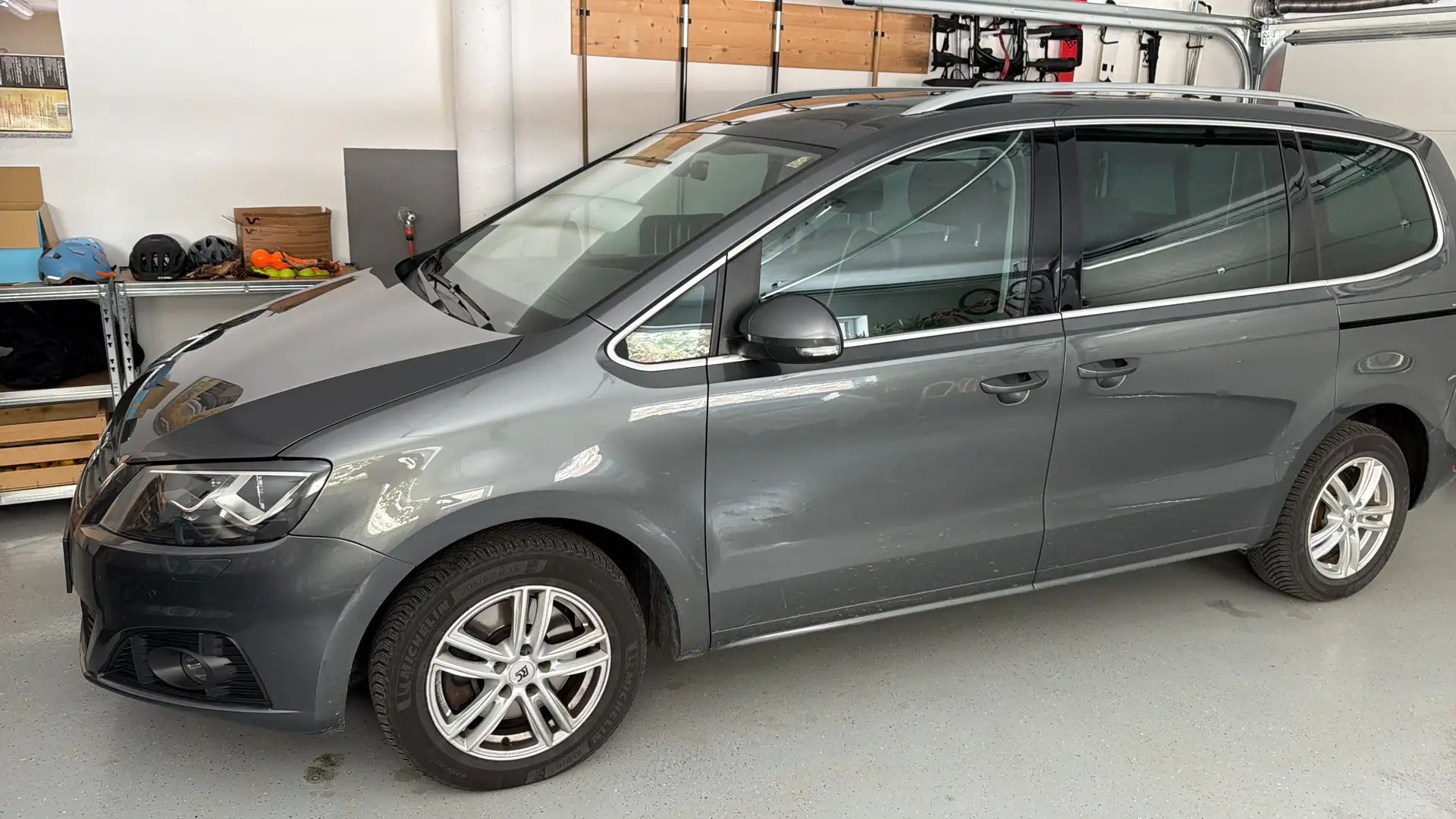 SEAT Alhambra Alhambra Executive 2,0 TDI 127gExecutive Grau - 2