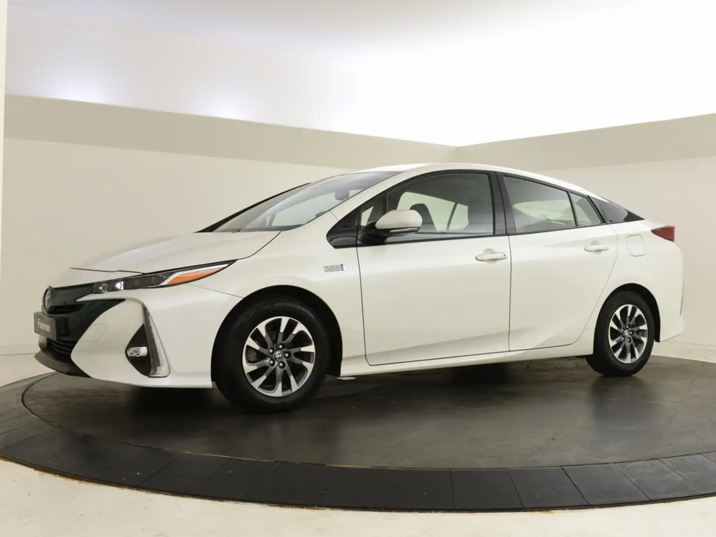 Toyota Prius 1.8 Plug-in Dynamic Blanc - 2