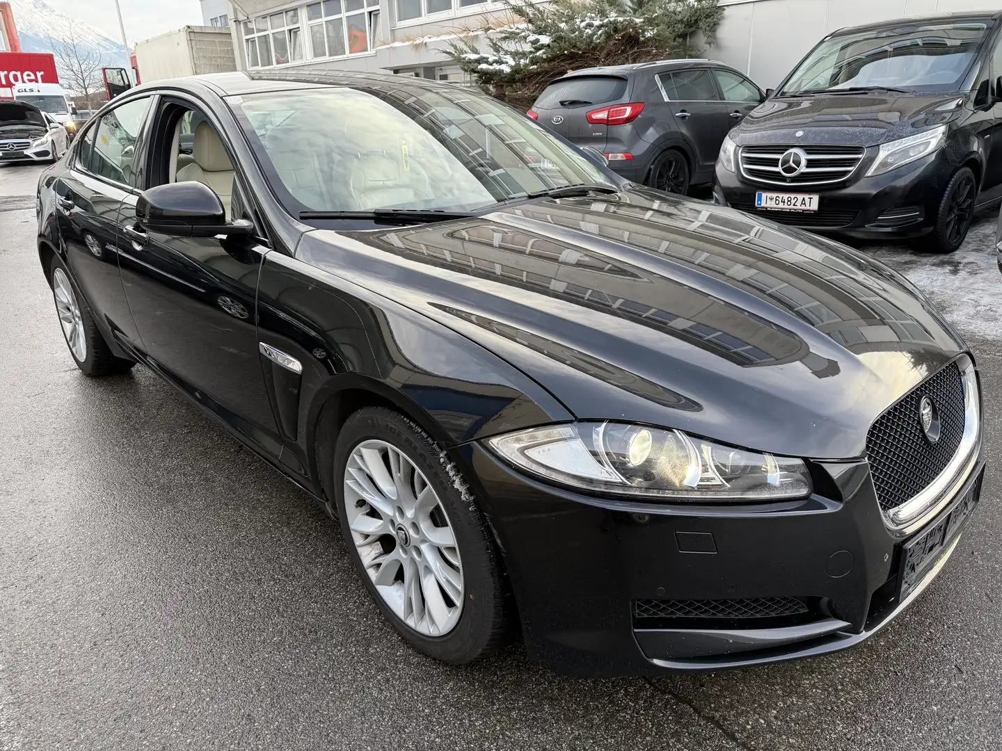 Jaguar XF 3,0 Diesel S Premium Luxury Start/Stop Schwarz - 2