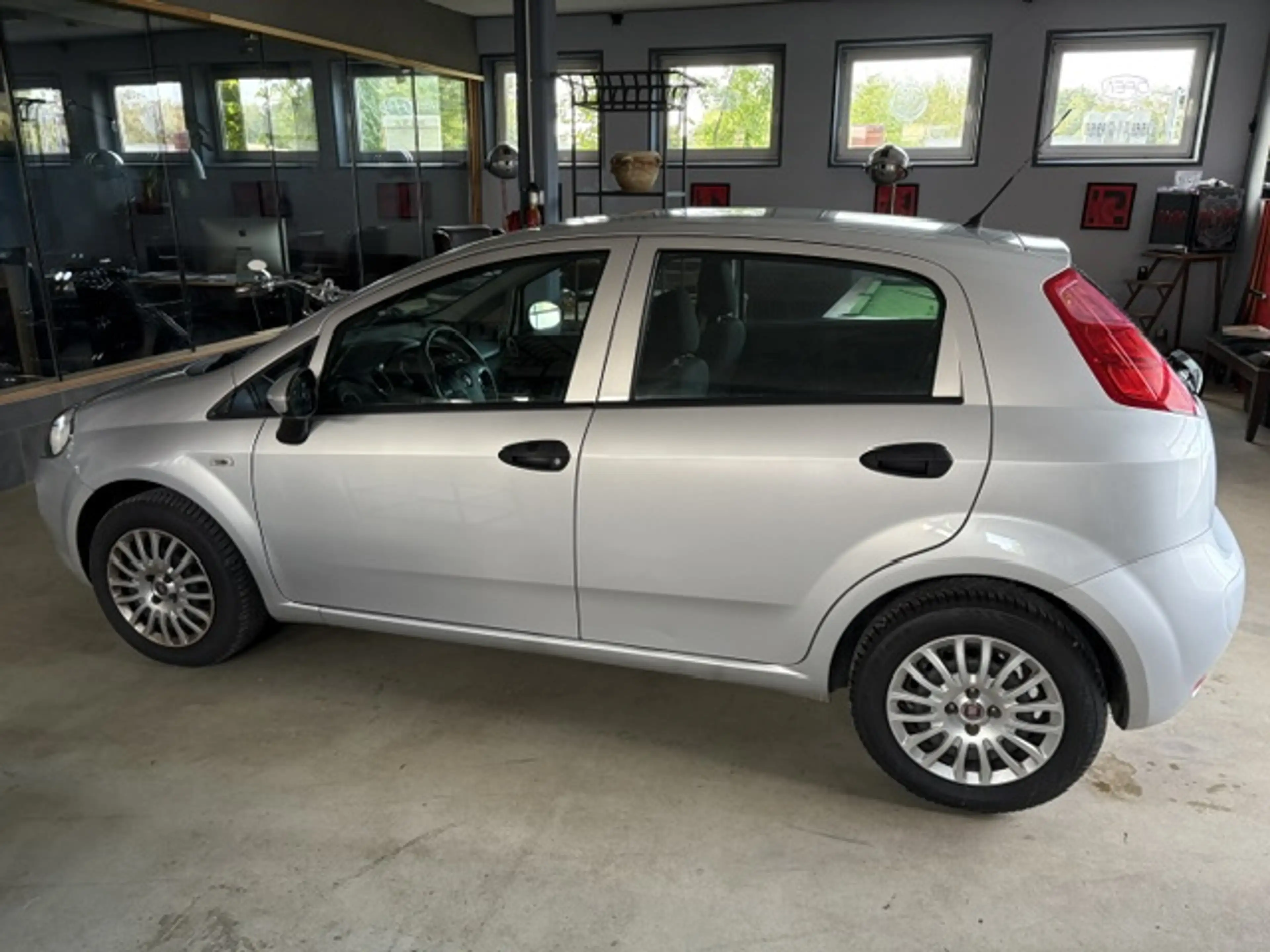 Fiat Punto MYSTYLE~wenig KM~Klima — photo 3