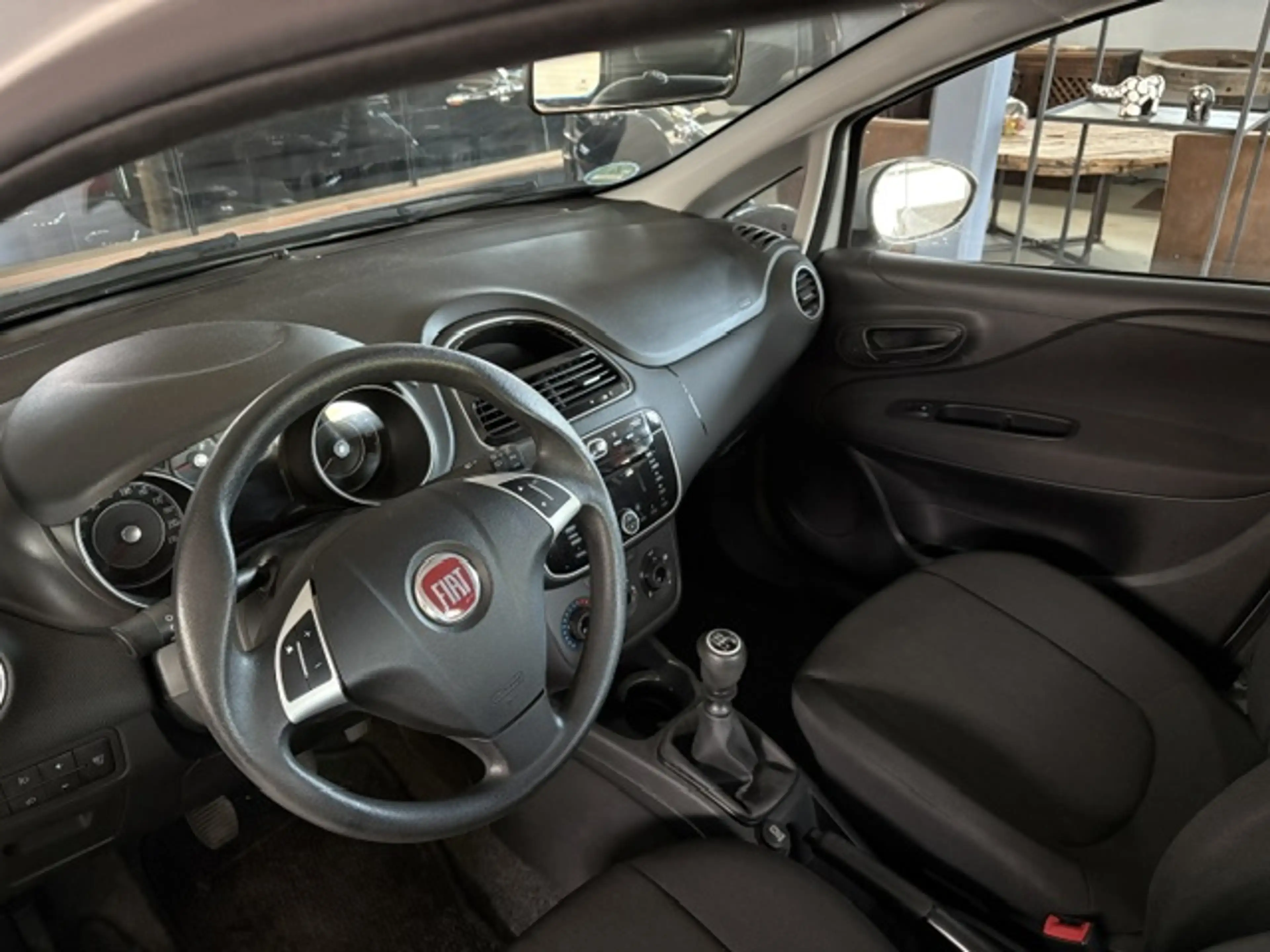 Fiat Punto MYSTYLE~wenig KM~Klima — photo 10
