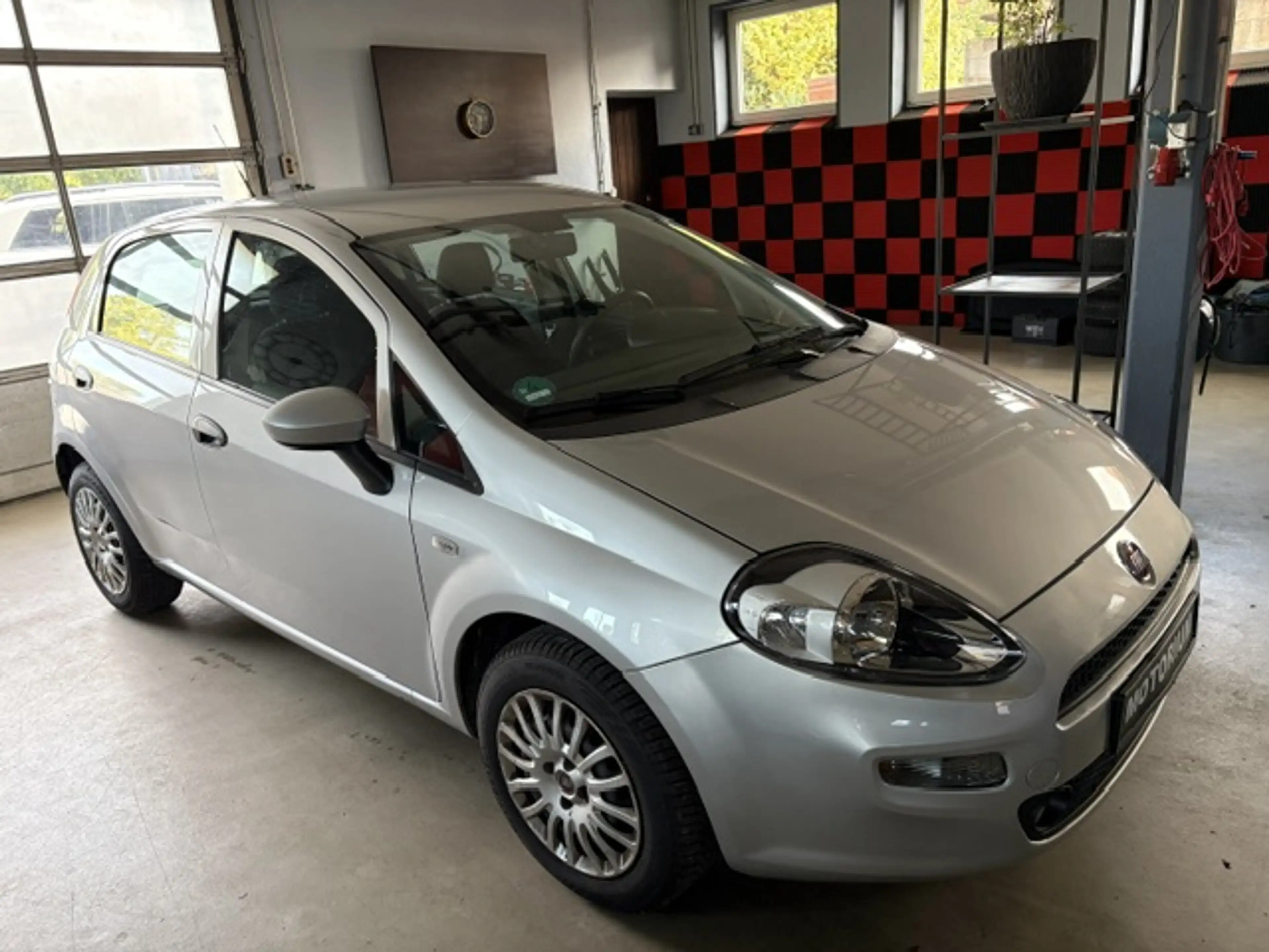 Fiat Punto MYSTYLE~wenig KM~Klima — photo 9