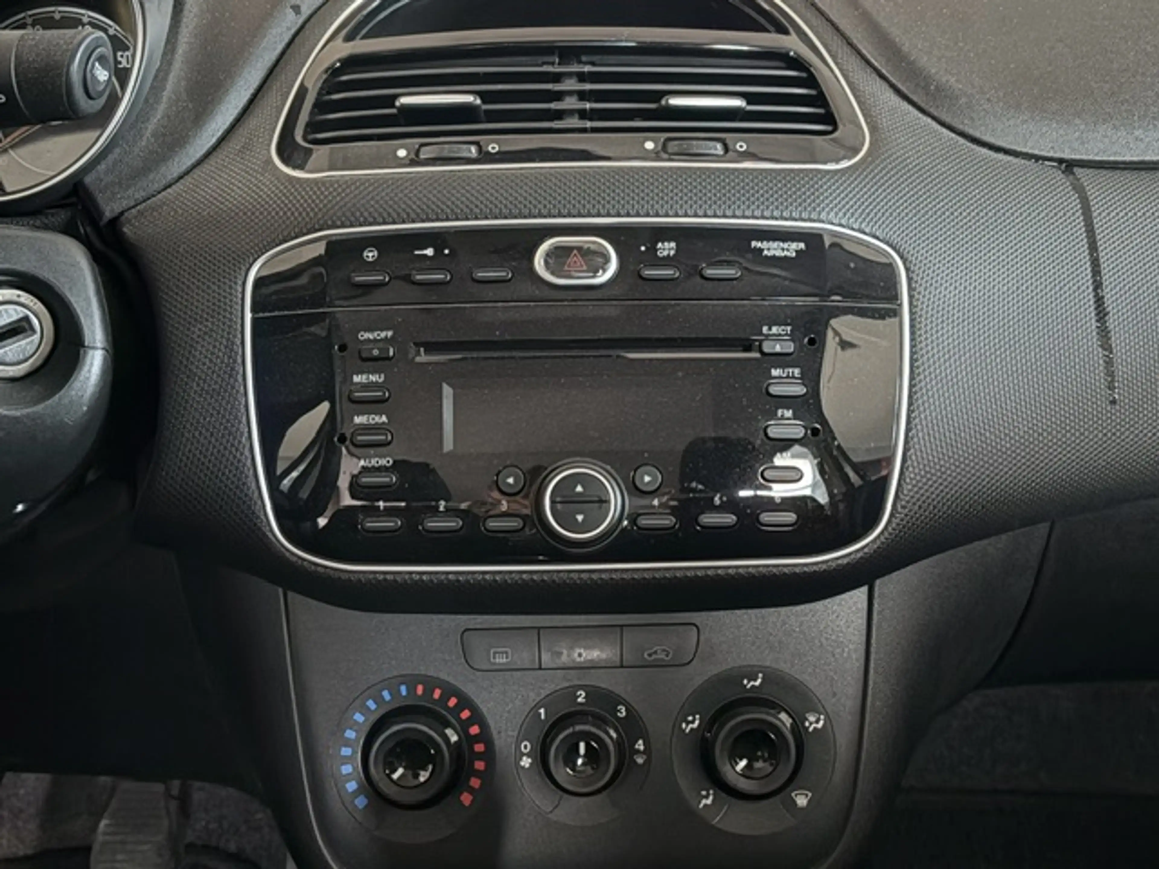 Fiat Punto MYSTYLE~wenig KM~Klima — photo 14