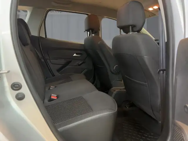 Dacia Duster view 9