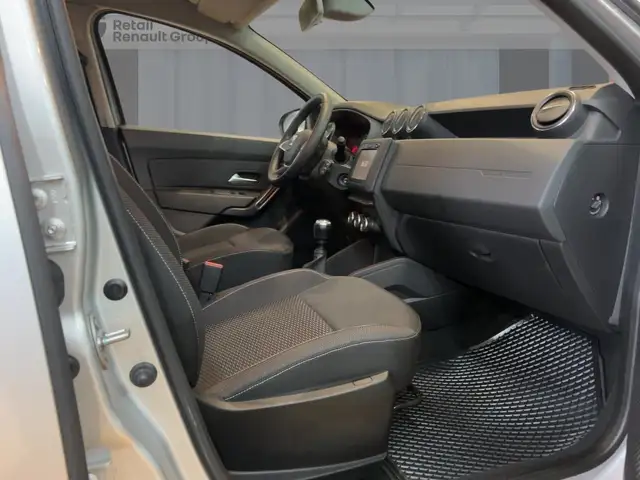 Dacia Duster view 8
