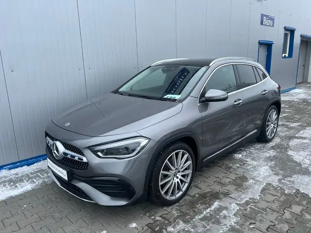 Mercedes-Benz GLA 250 4M 8G  AMG-LINE PANO KAMERA KEYLESS-GO