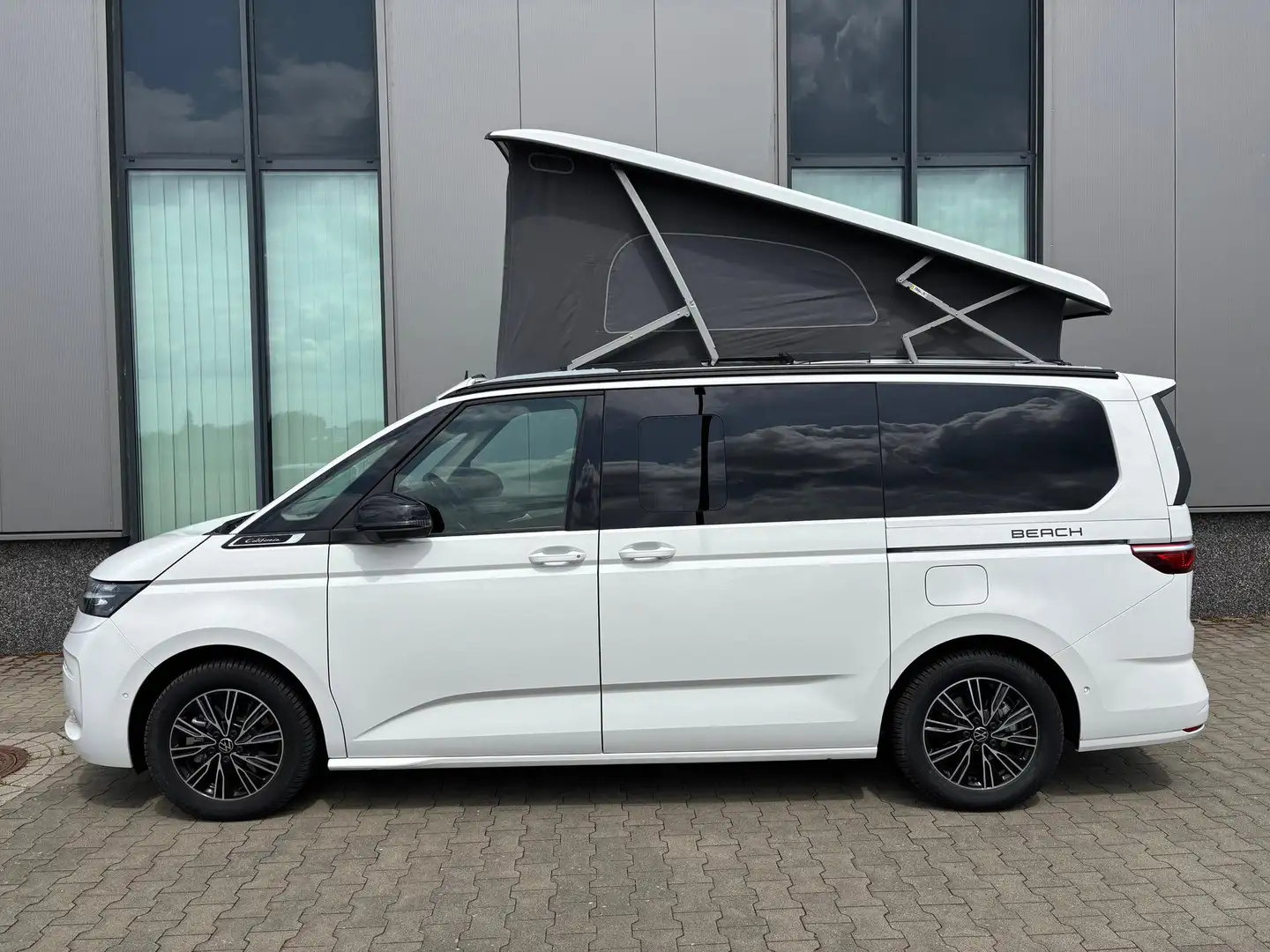 Volkswagen T7 California Beach Camper 1.5 eHybrid (Plug-In-Hybrid) 245PS... - 1