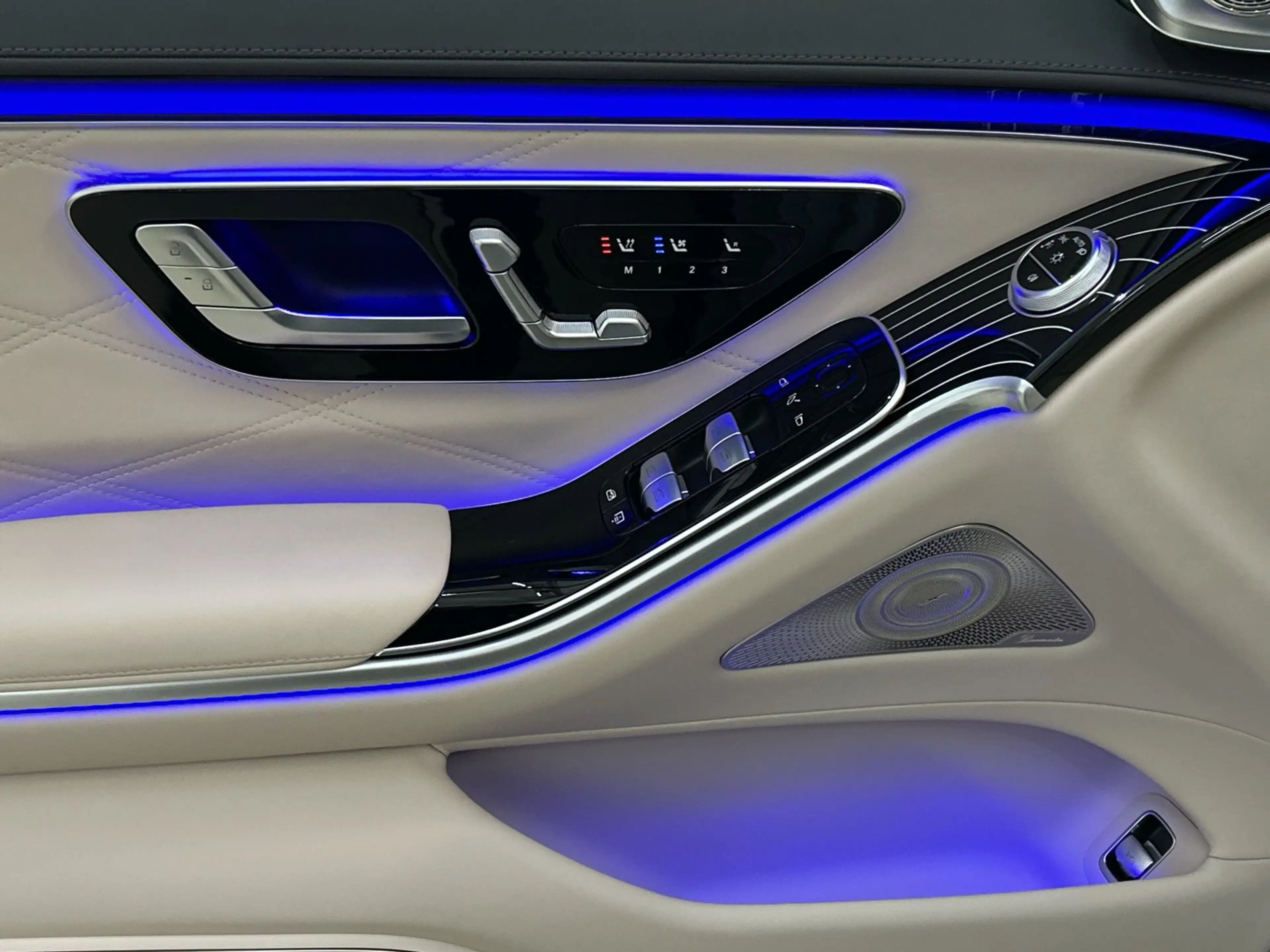 Mercedes-Benz S 63 AMG E Performance Limousine lang LED Navi — photo 11