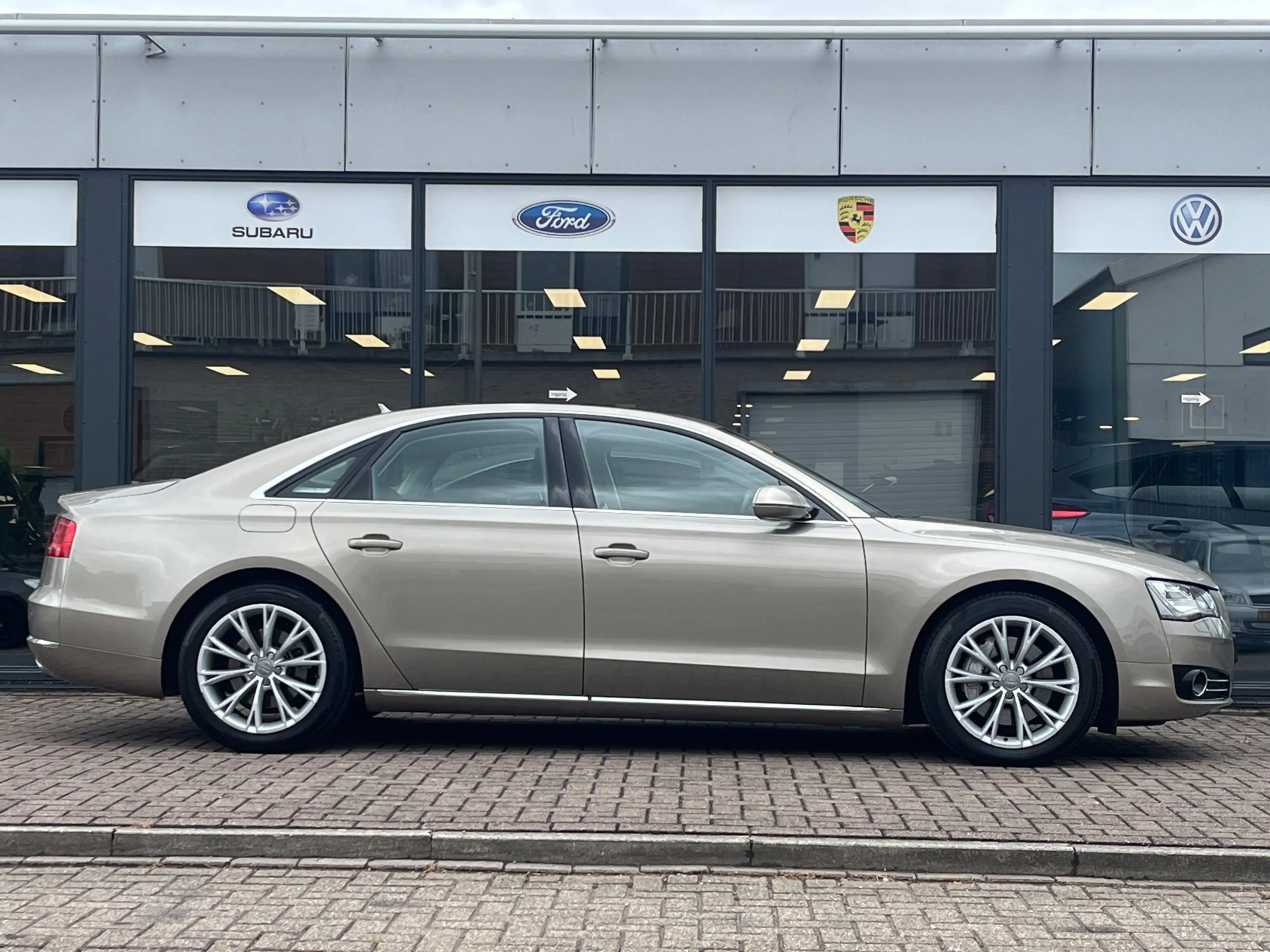 Audi A8 3.0 TFSI 290pk Quattro Pro Line+ | Youngtimer | Sc — photo 15