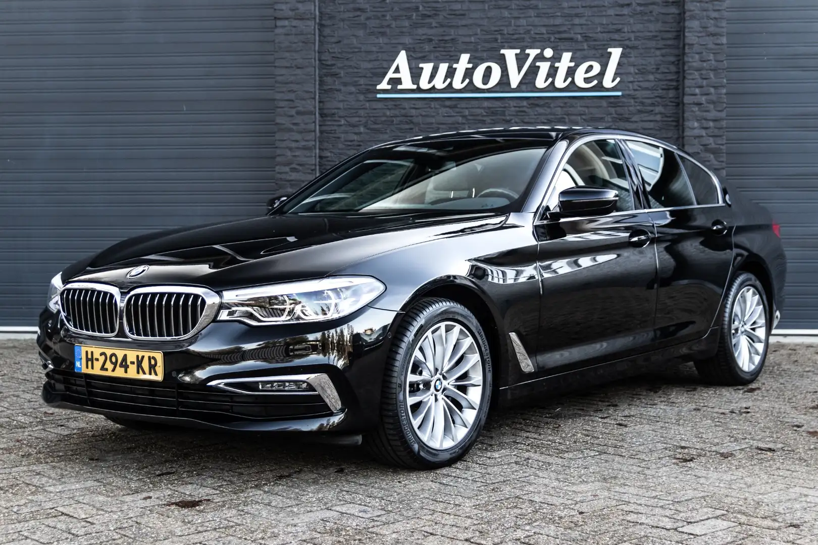 BMW 520 5-serie 520i High Executive | Live Cockpit Pro | C Černá - 1
