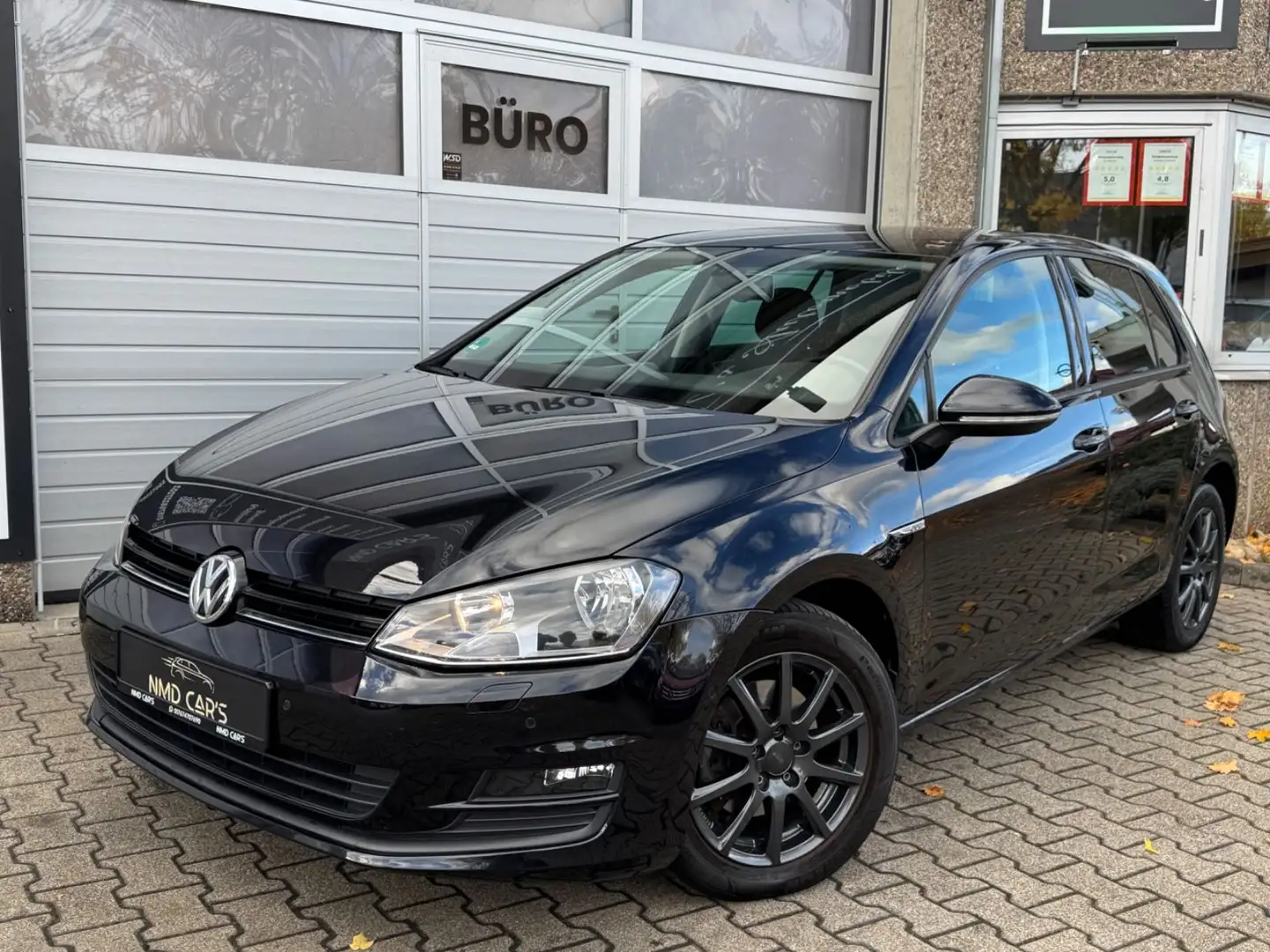 Volkswagen Golf VII Lim. Cup BMT AUTOMATIK/PDC/TEMPOMAT Schwarz - 2