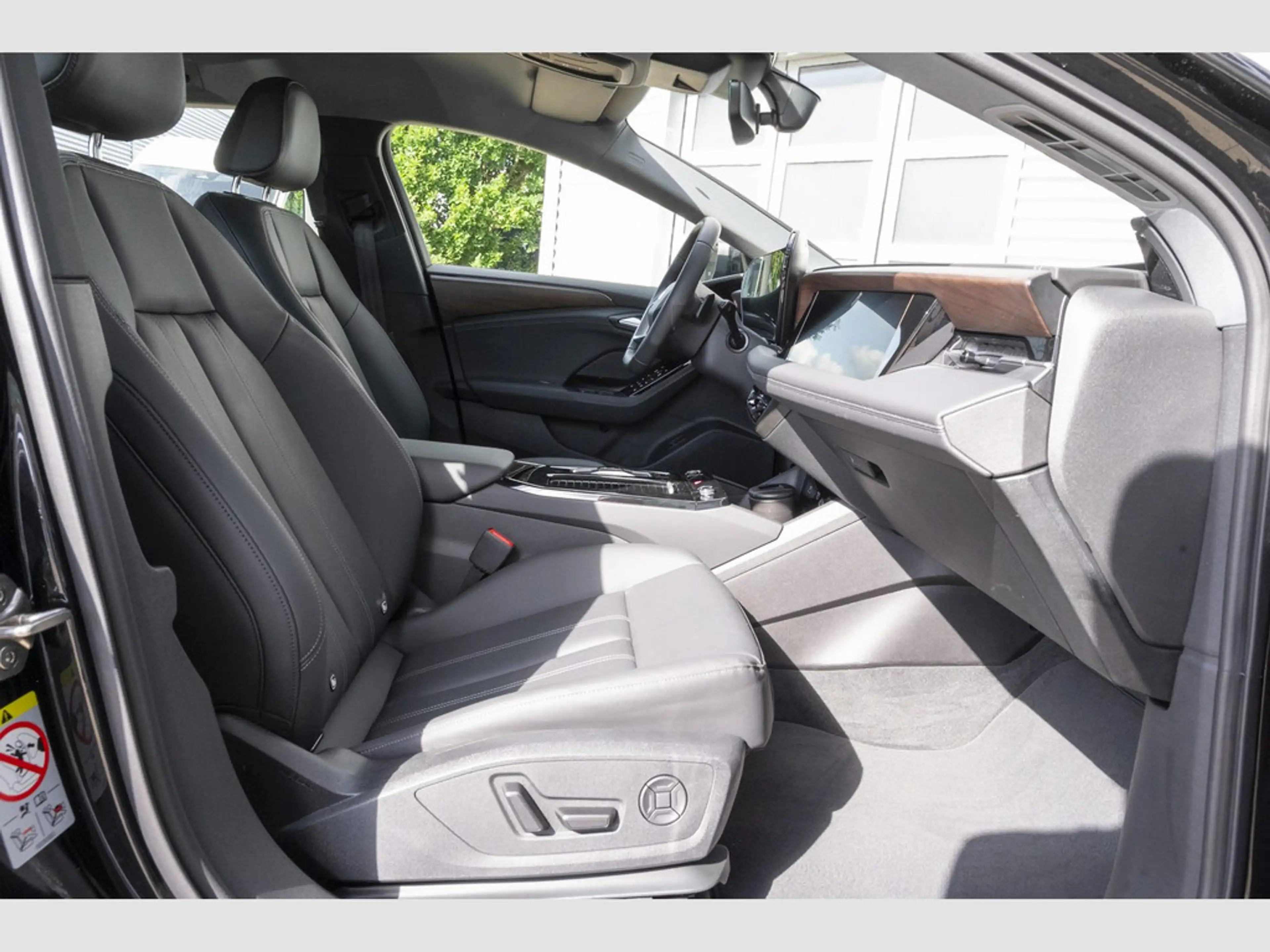 Audi A6 e-tron — photo 9