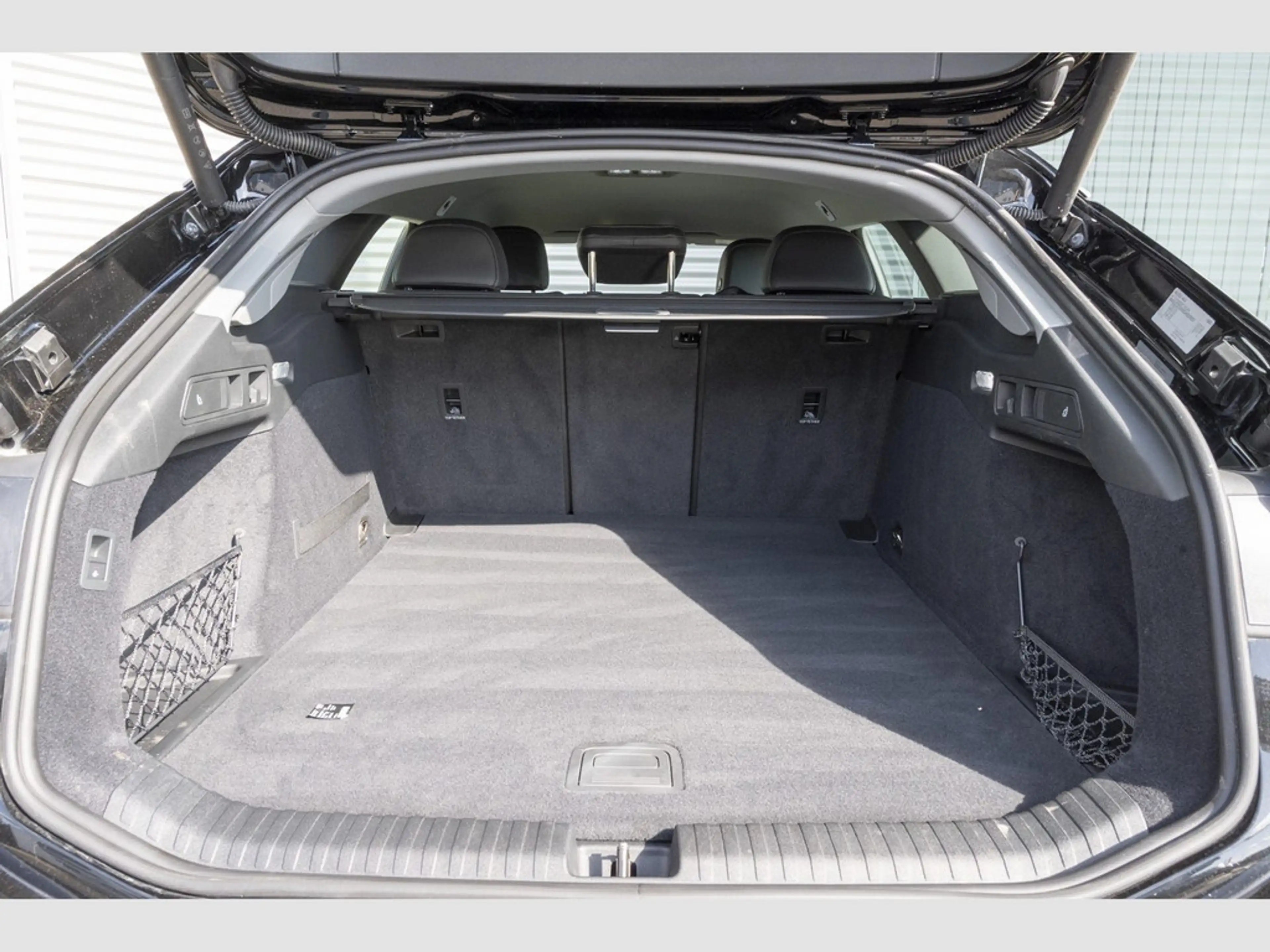 Audi A6 e-tron — photo 8