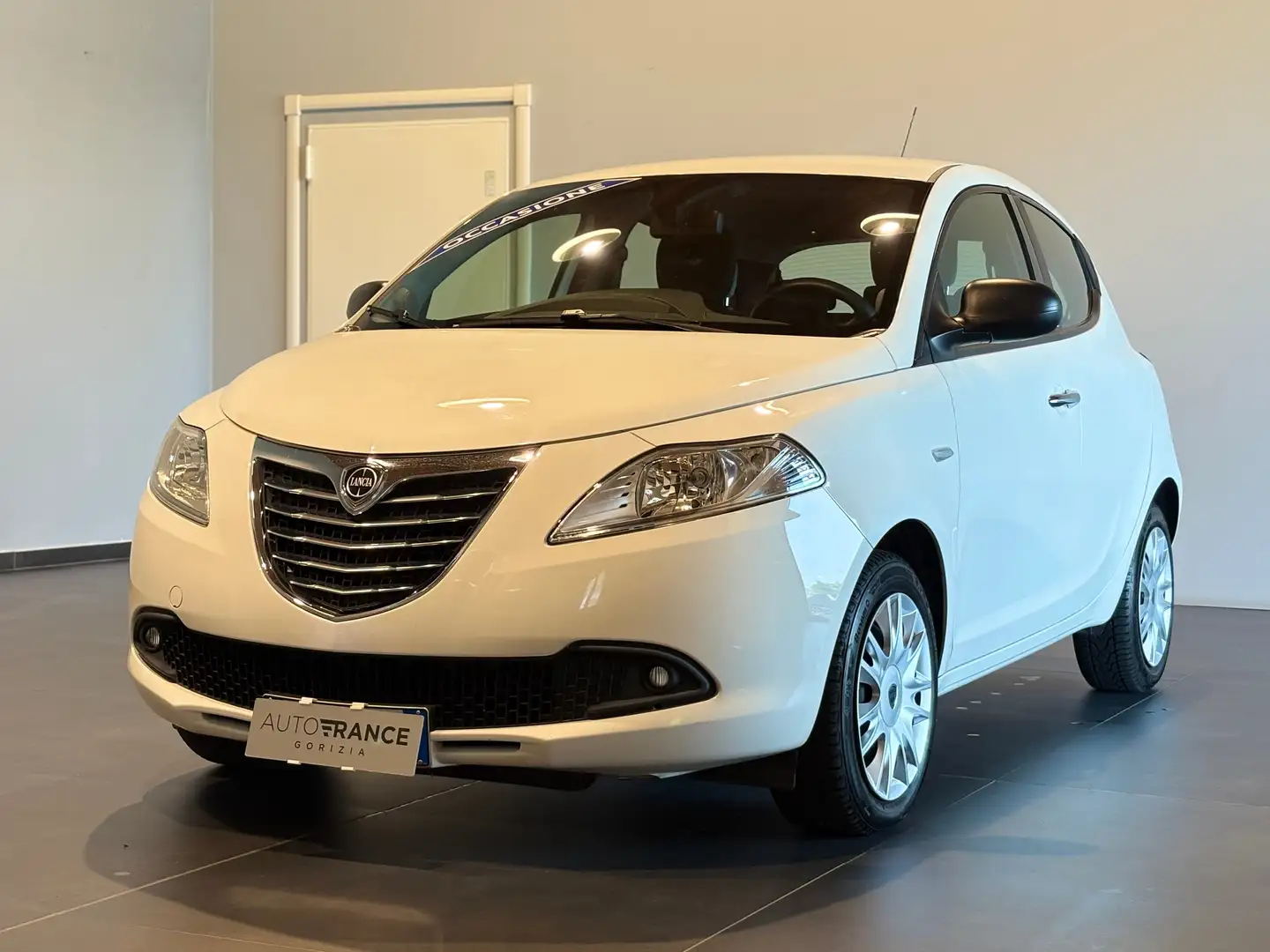 Lancia Ypsilon 1.2 8v Silver c/clima 69cv Bianco - 1