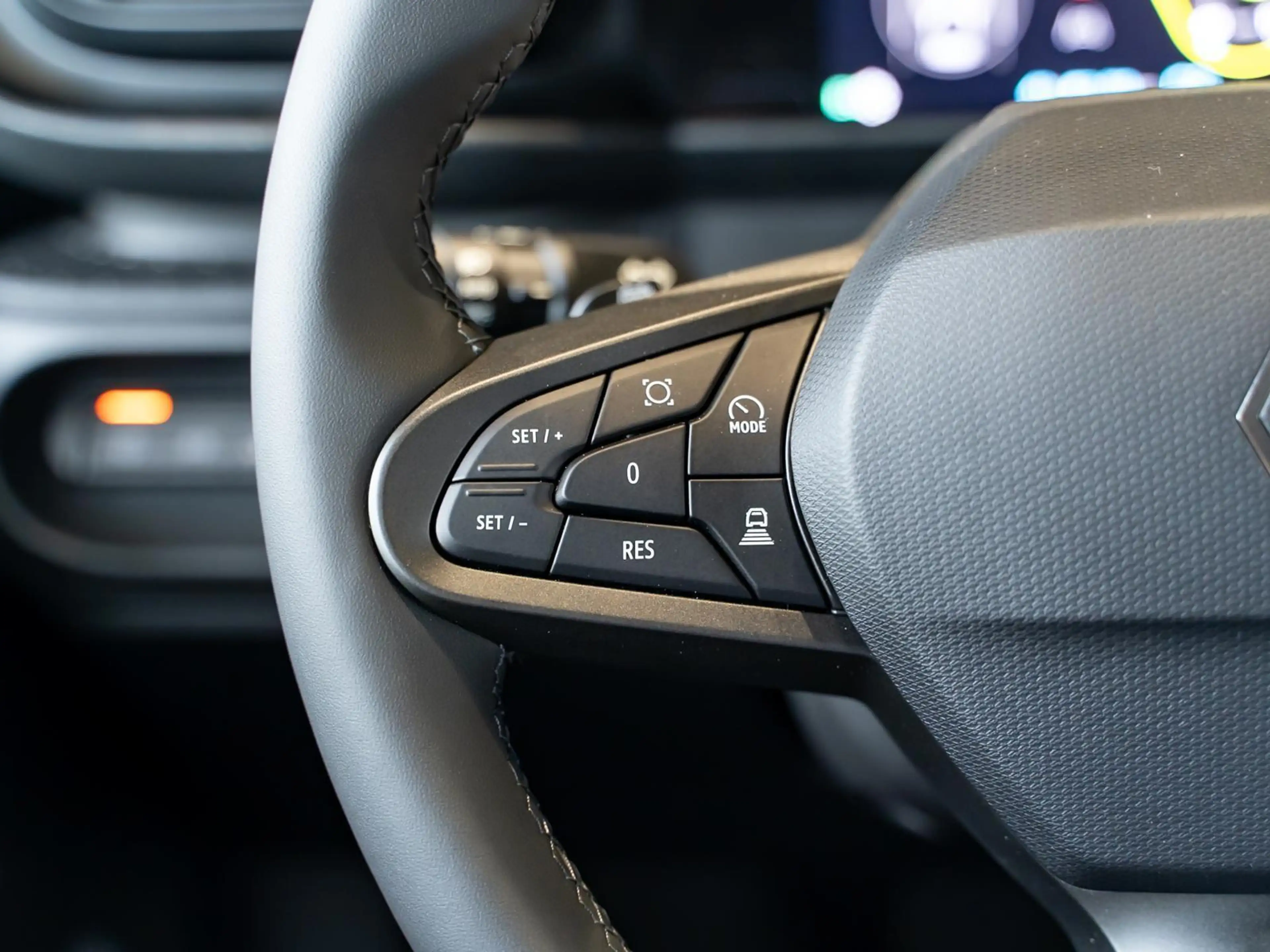 Renault Twingo E-TECH Techno NAVI SHZ PDC RFK BT TWA EPA — photo 15