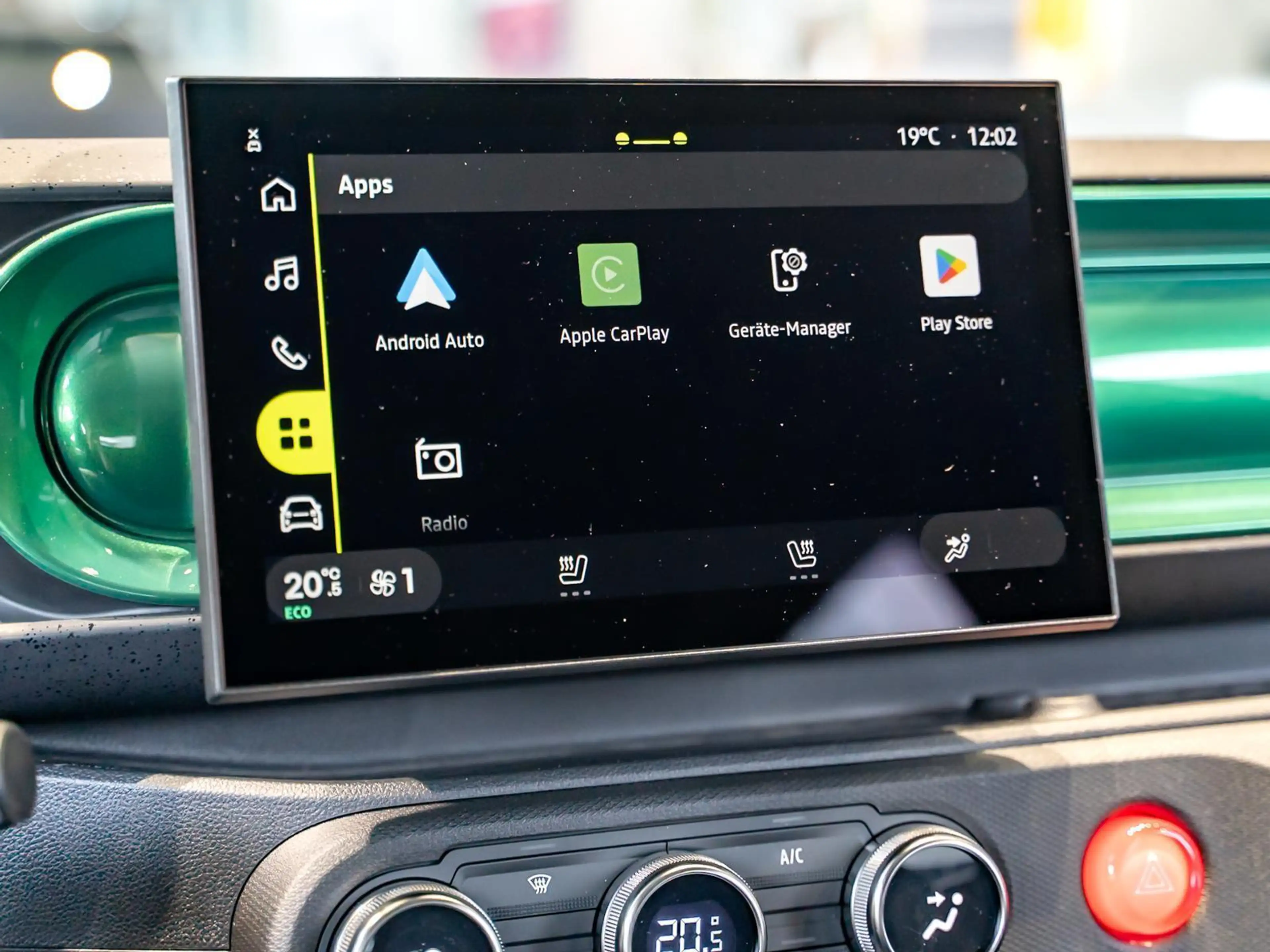 Renault Twingo E-TECH Techno NAVI SHZ PDC RFK BT TWA EPA — photo 9