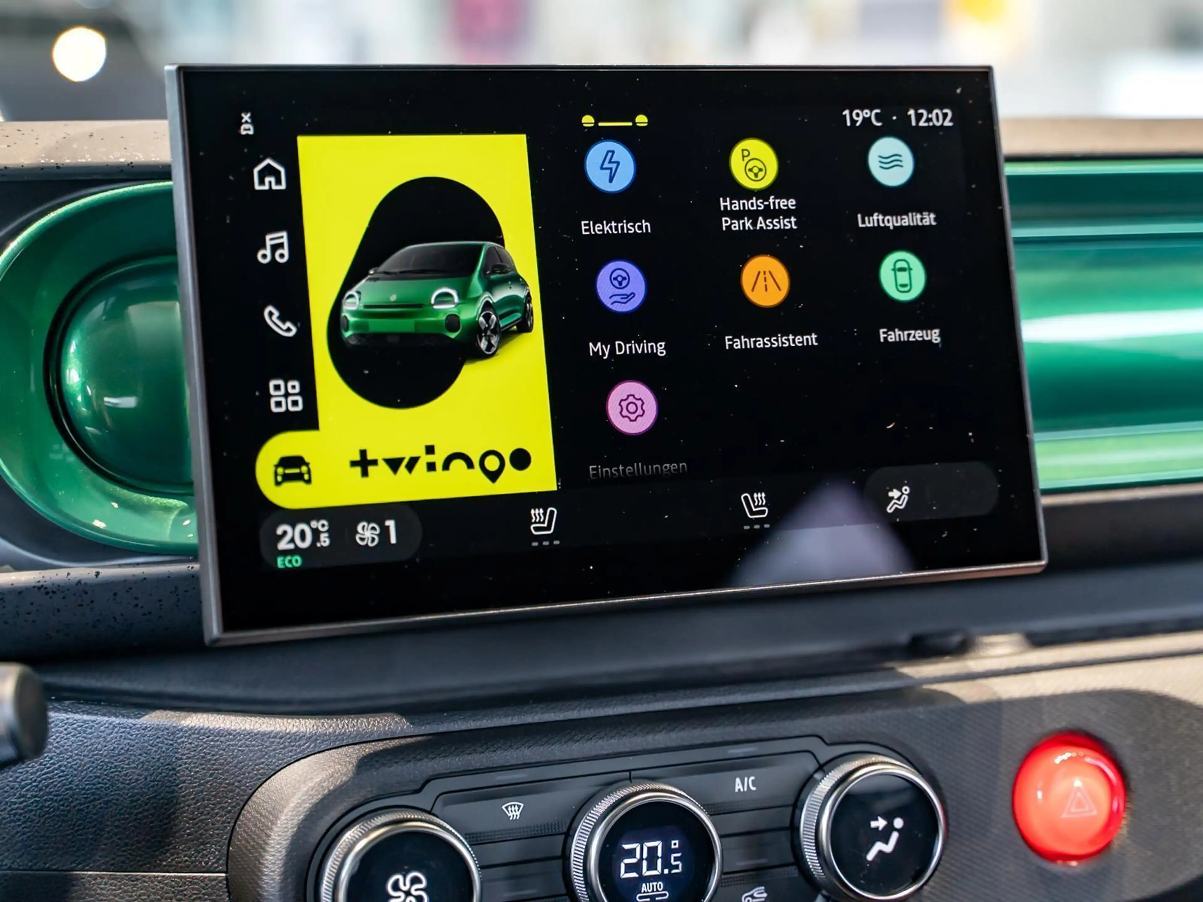 Renault Twingo E-TECH Techno NAVI SHZ PDC RFK BT TWA EPA — photo 10