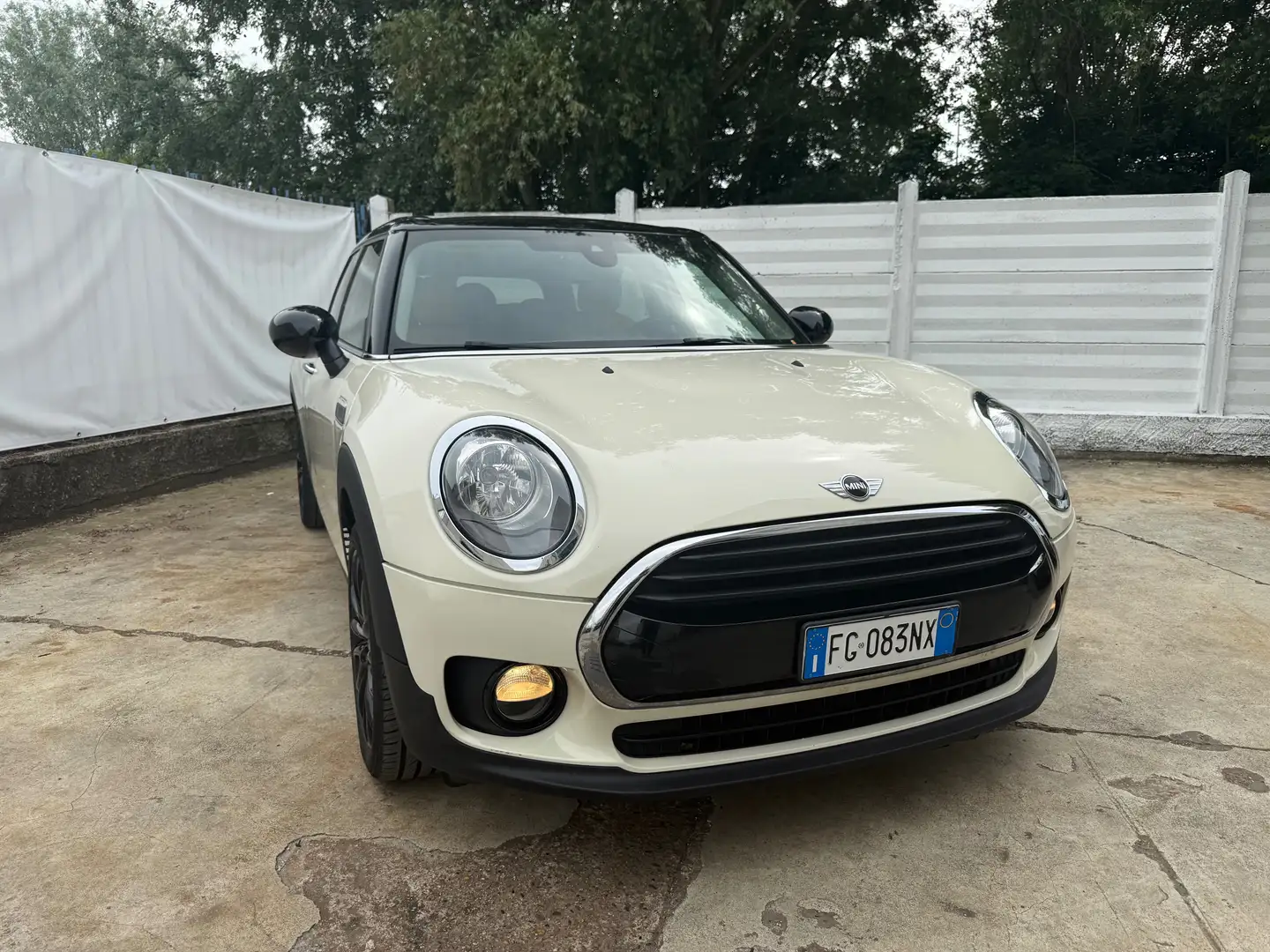 MINI Cooper D Clubman Mini Clubman 2.0 Cooper D Business auto Bílá - 1