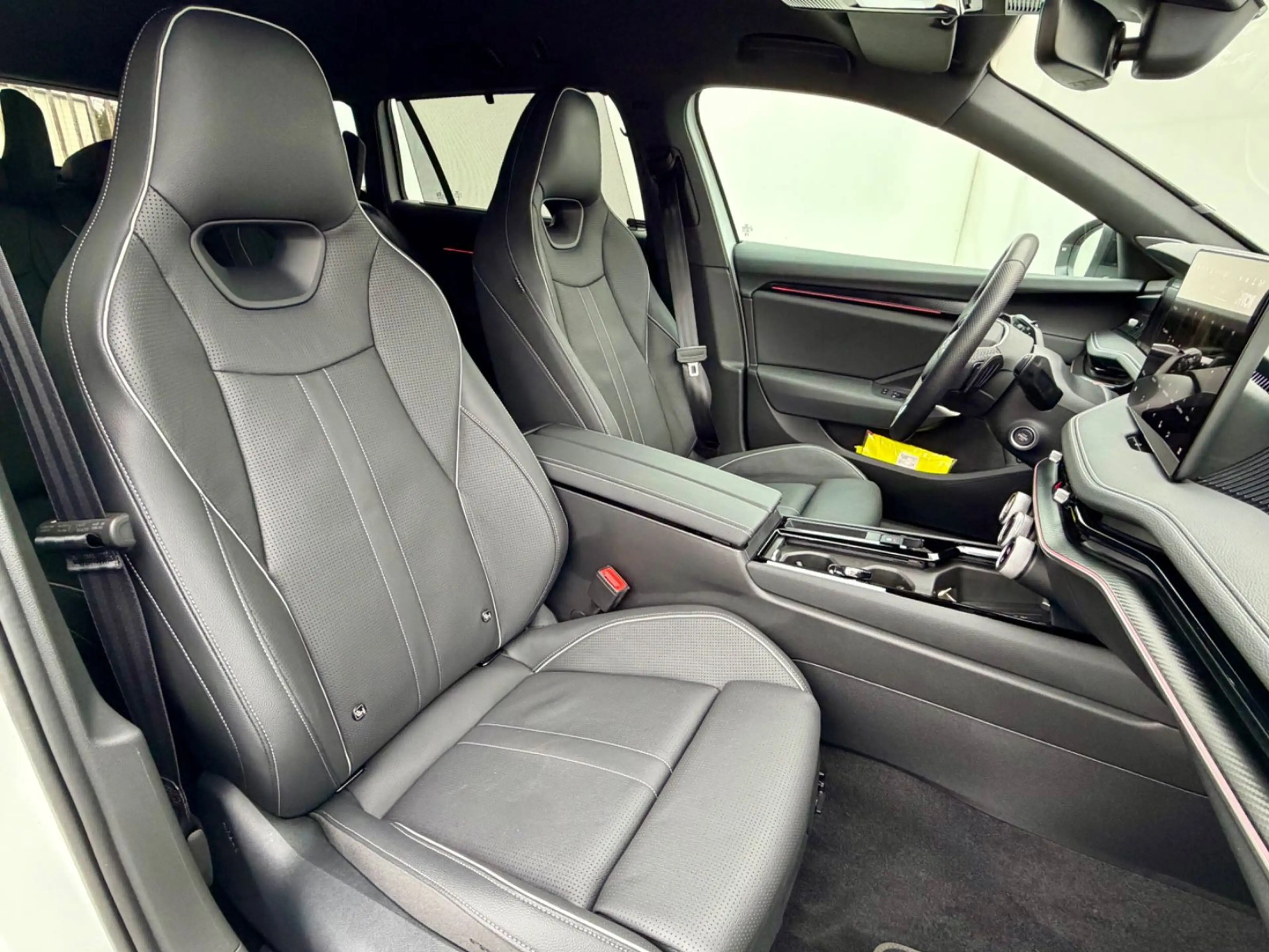 Skoda Superb Kombi 1.5 TSI iV Sportline*AHK* — photo 8