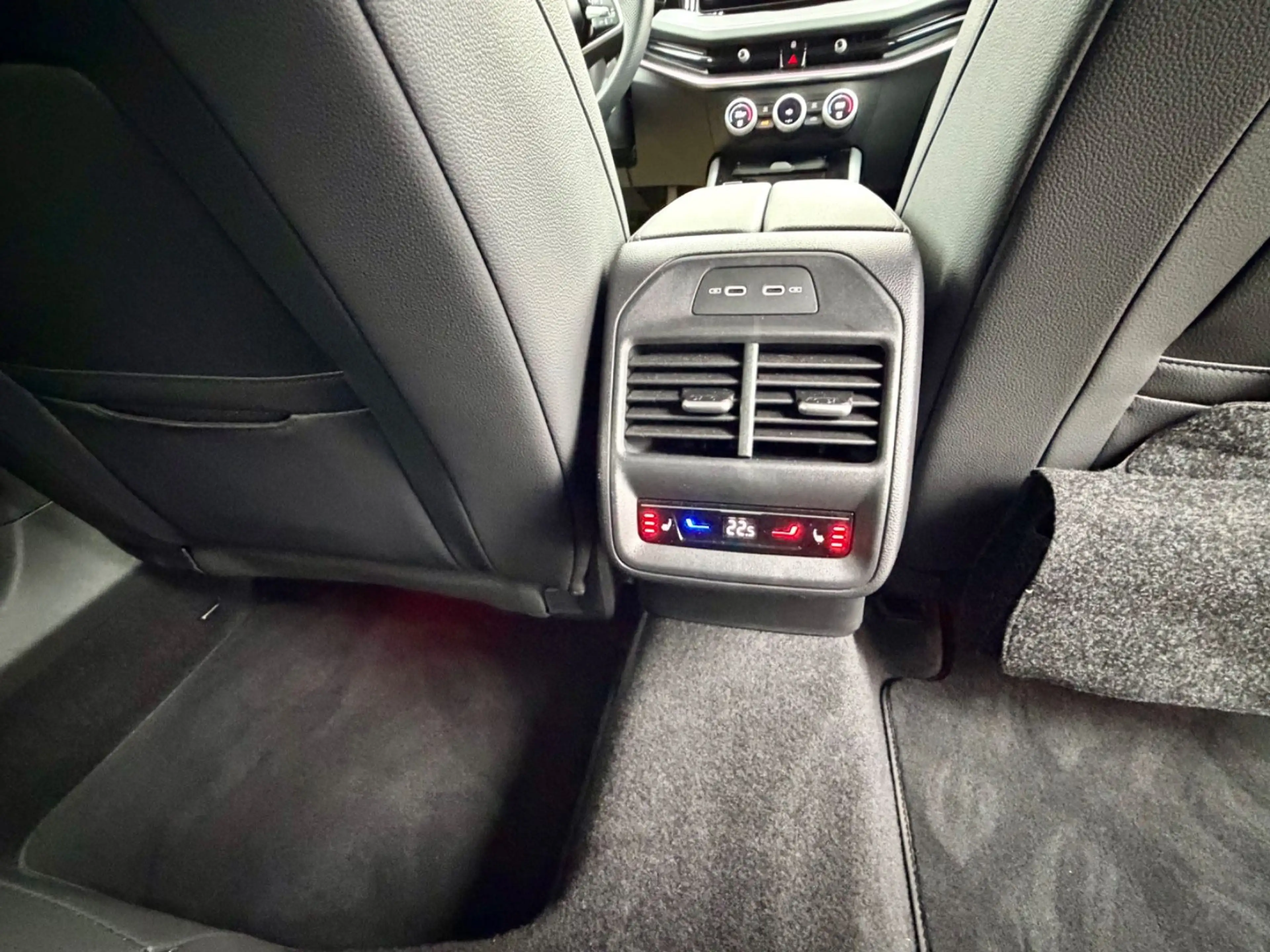 Skoda Superb Kombi 1.5 TSI iV Sportline*AHK* — photo 12