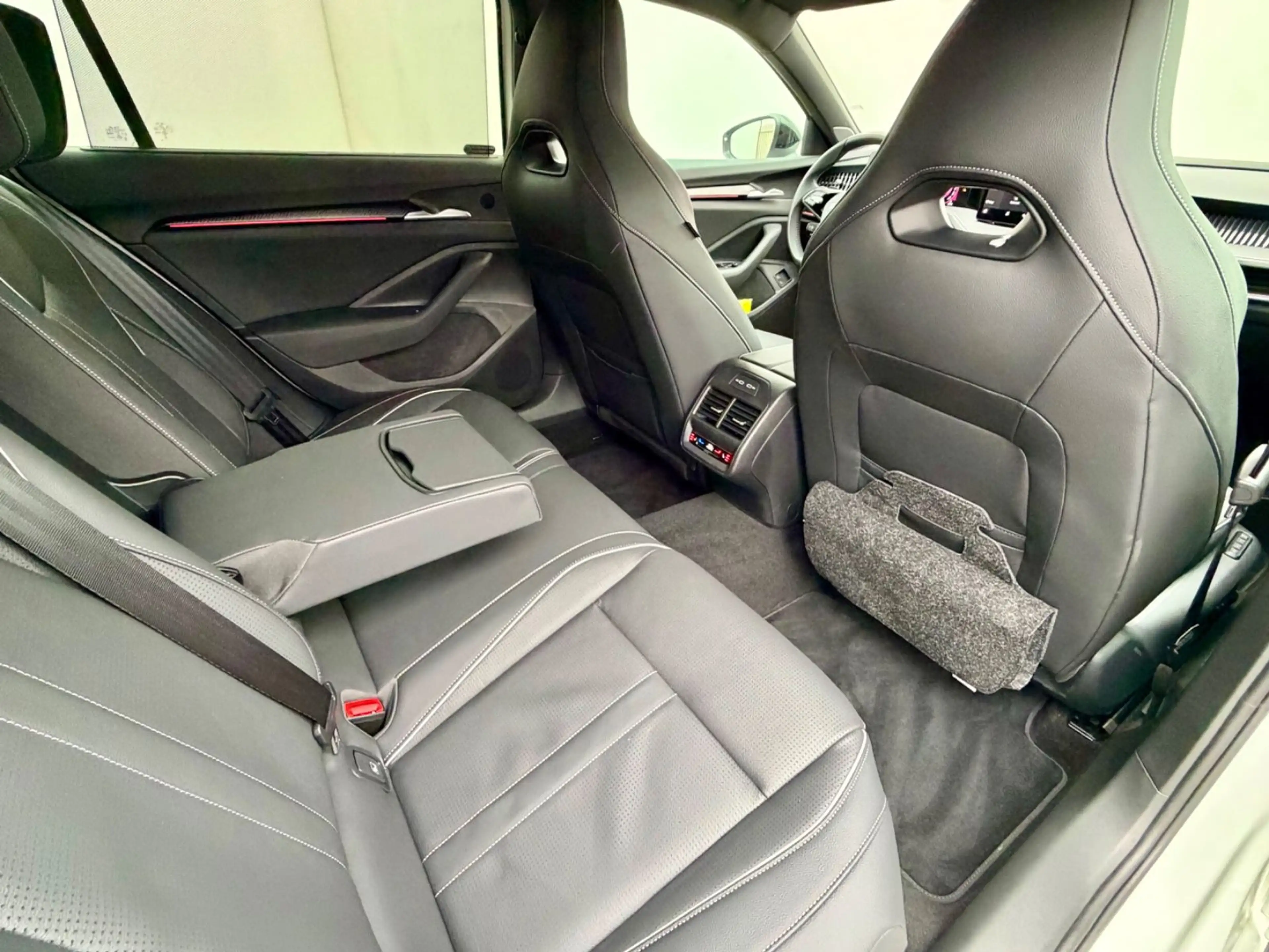 Skoda Superb Kombi 1.5 TSI iV Sportline*AHK* — photo 13