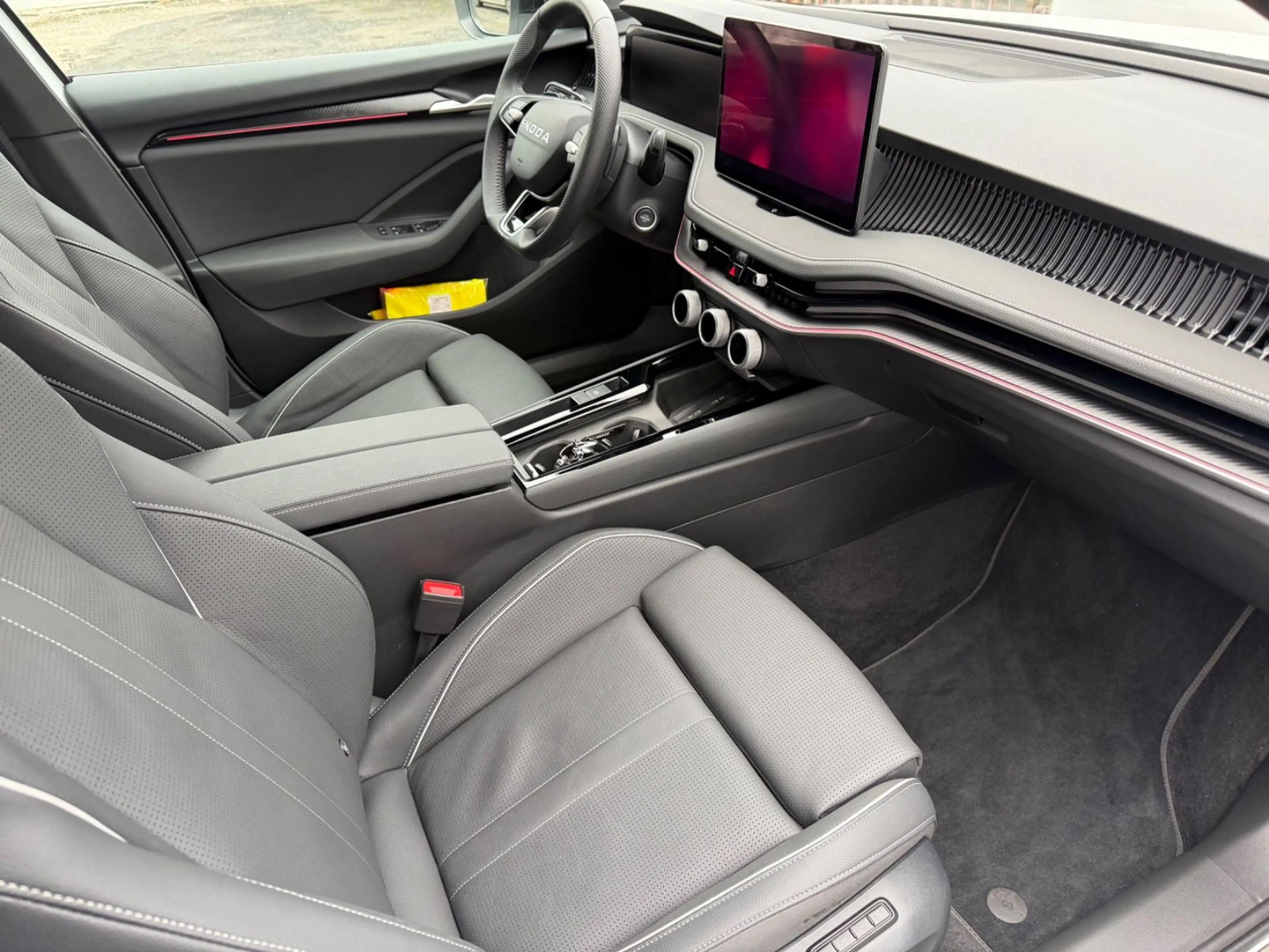 Skoda Superb Kombi 1.5 TSI iV Sportline*AHK* — photo 11