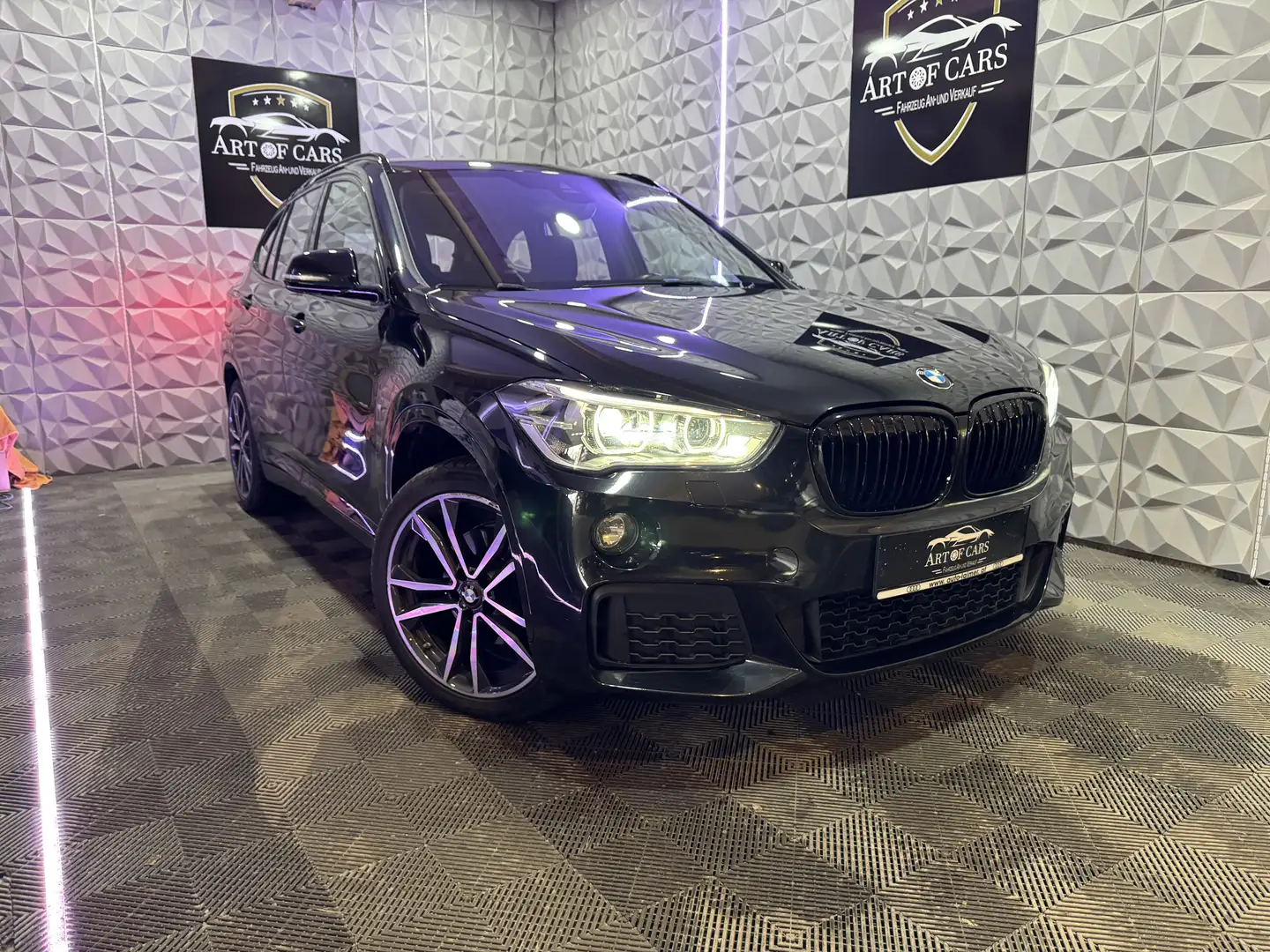BMW X1 sDrive 18 d M Sport/LED/SHZ/Ab 183 Euro im Monat Schwarz - 1