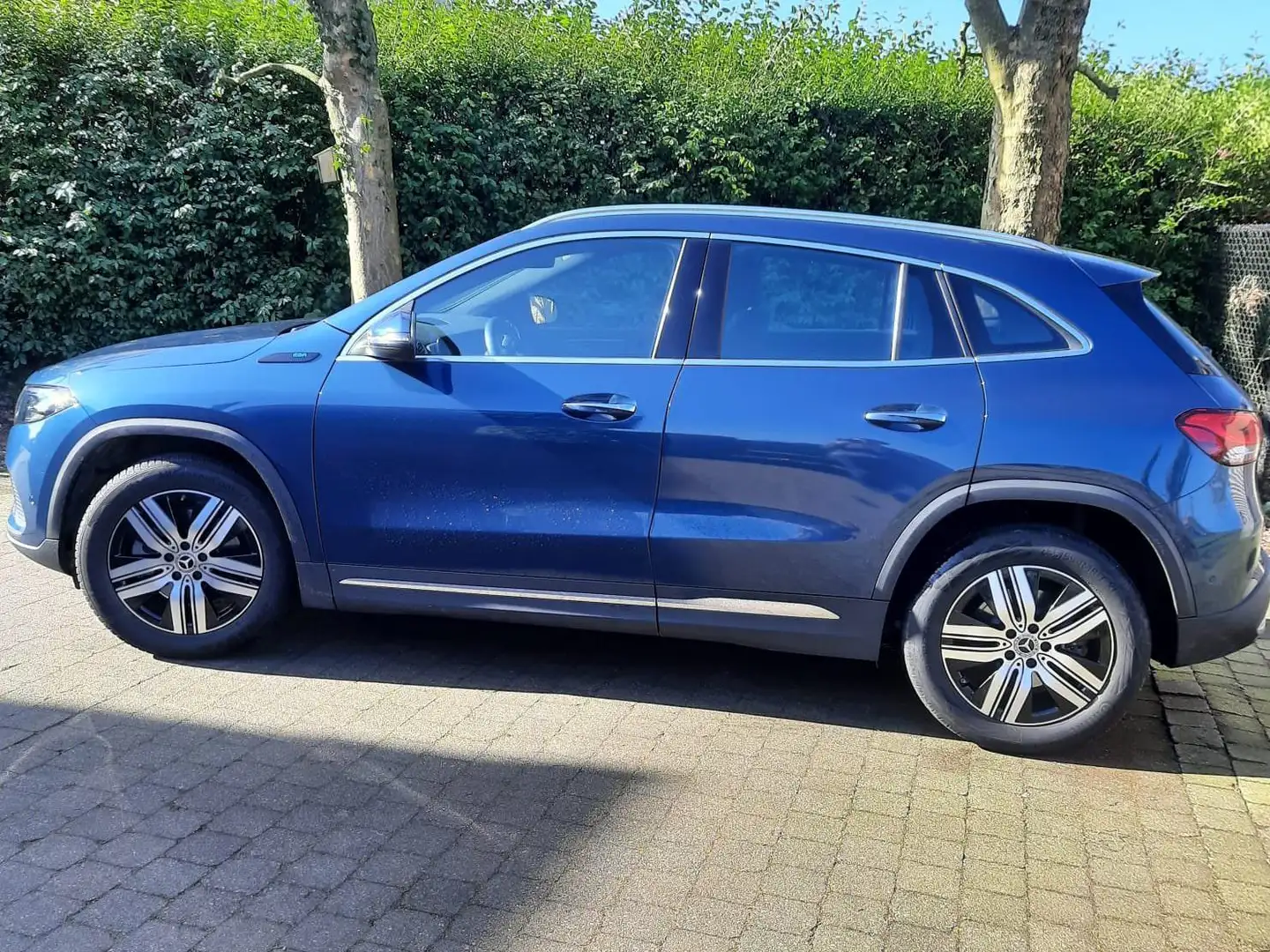 Mercedes-Benz EQA 250 EQA 250+ Electric Art Modrá - 1