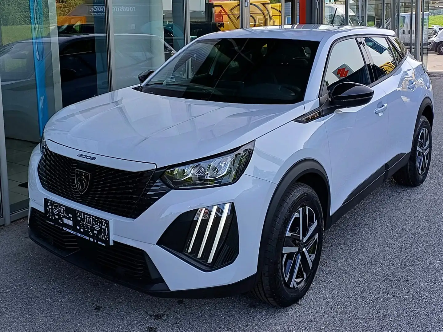 Peugeot 2008 PureTech 100 S&S Style 6-Gang-Manuell Wit - 2