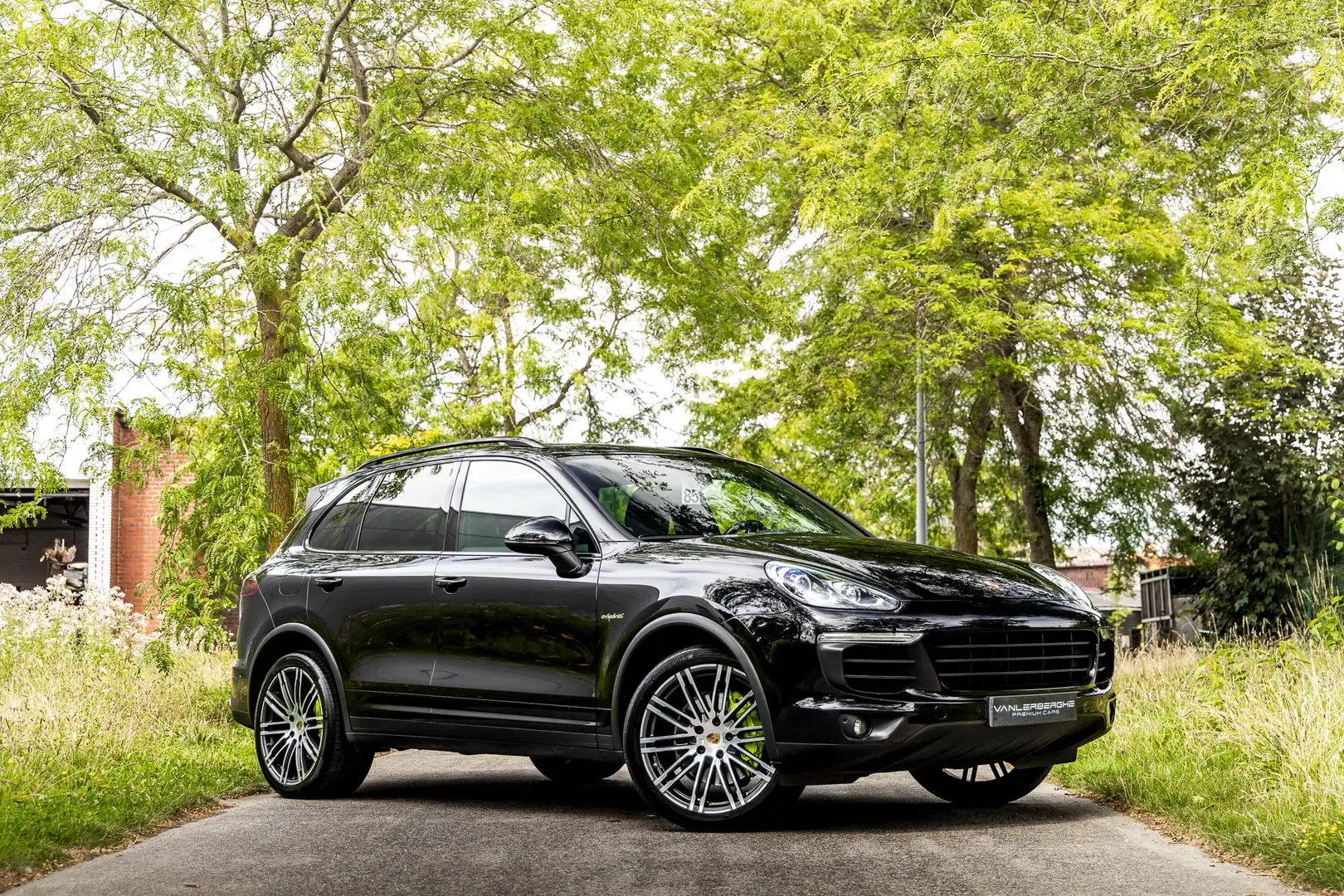 Porsche Cayenne S E-Hybrid * PASM * Xenon * Camera * Mem Seats * Zwart - 1