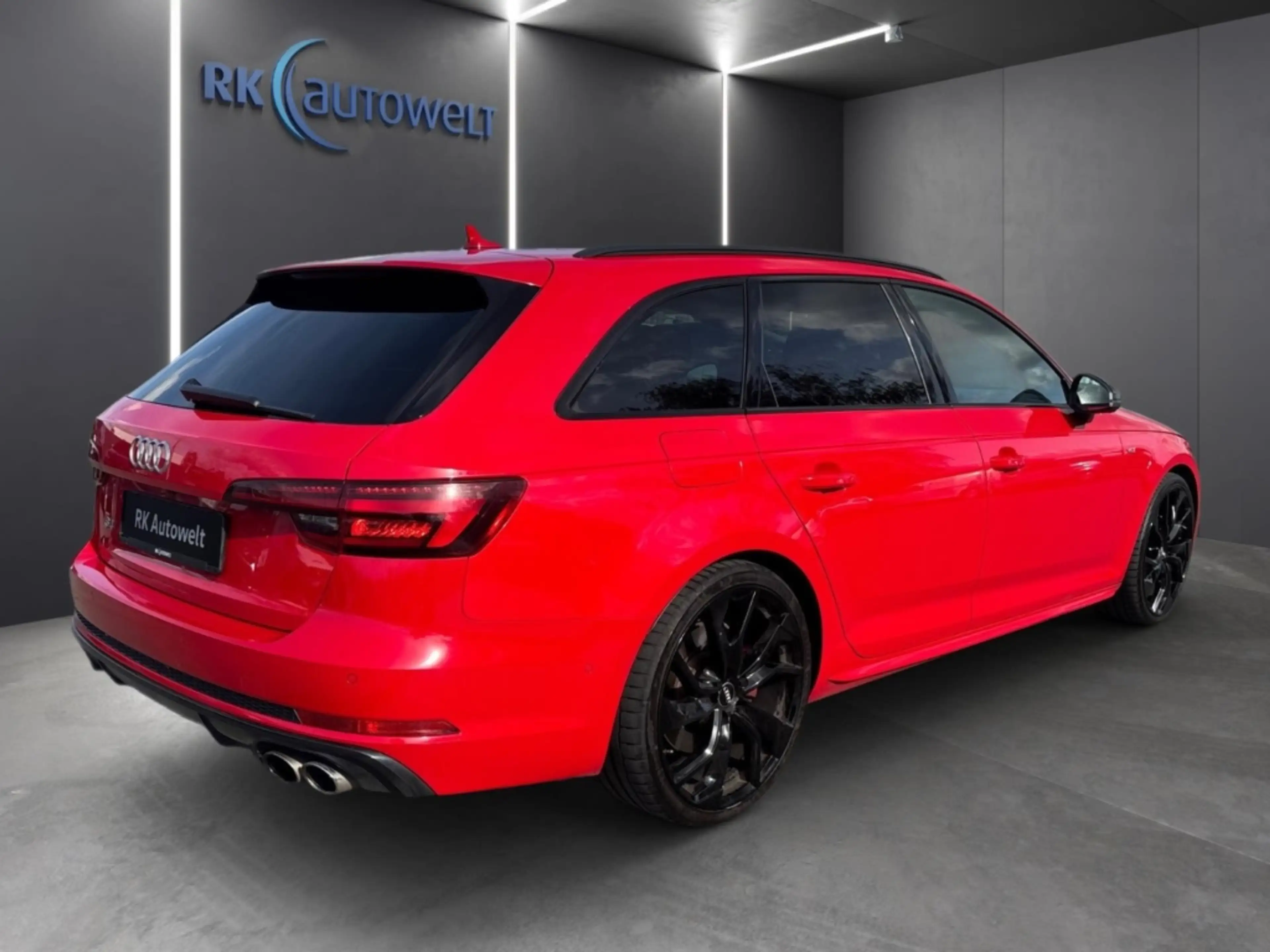 Audi S4 Avant 3.0 TFSI qu. Matrix-LED AHK Pano Standh. — photo 4