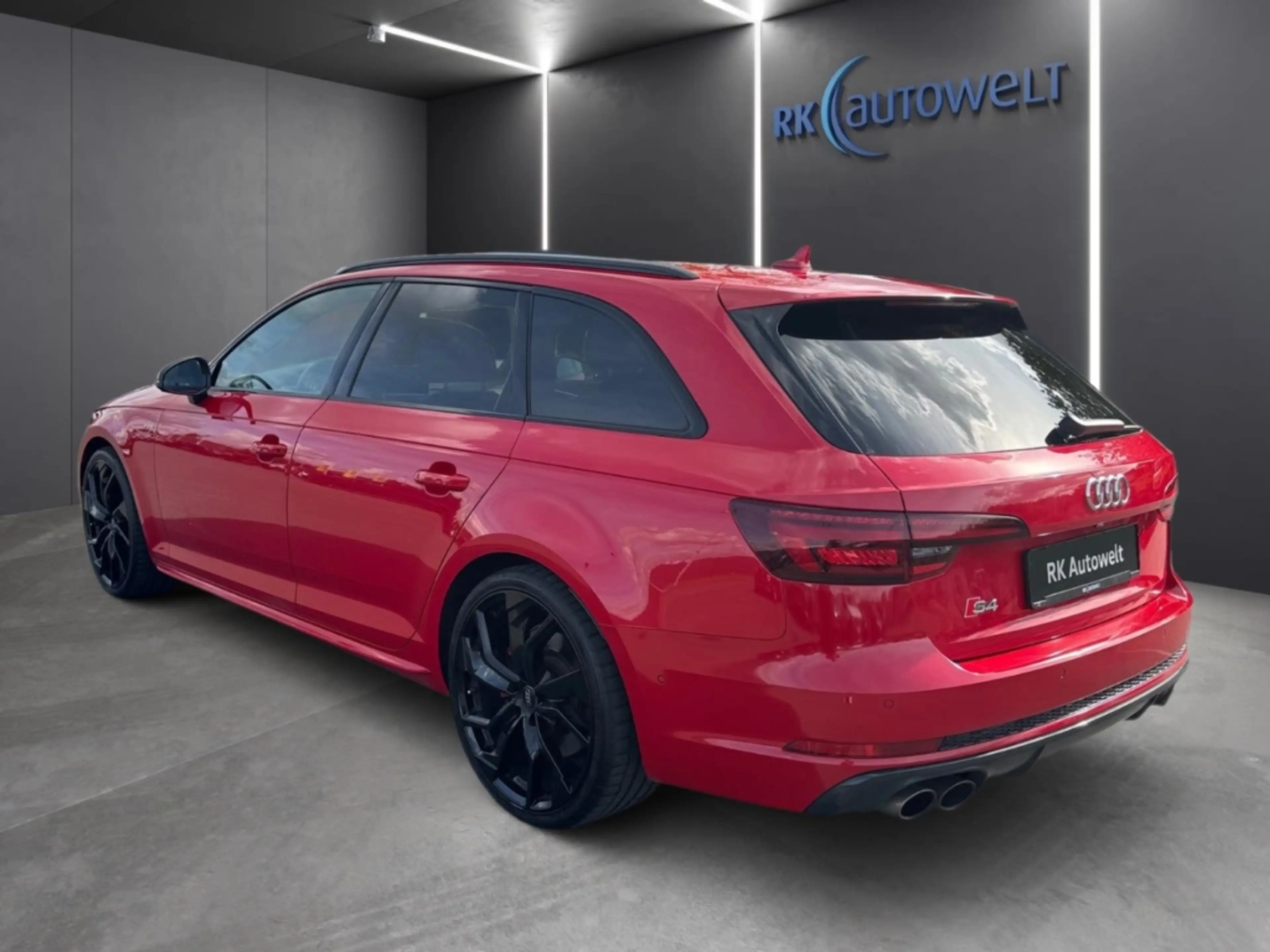 Audi S4 Avant 3.0 TFSI qu. Matrix-LED AHK Pano Standh. — photo 5