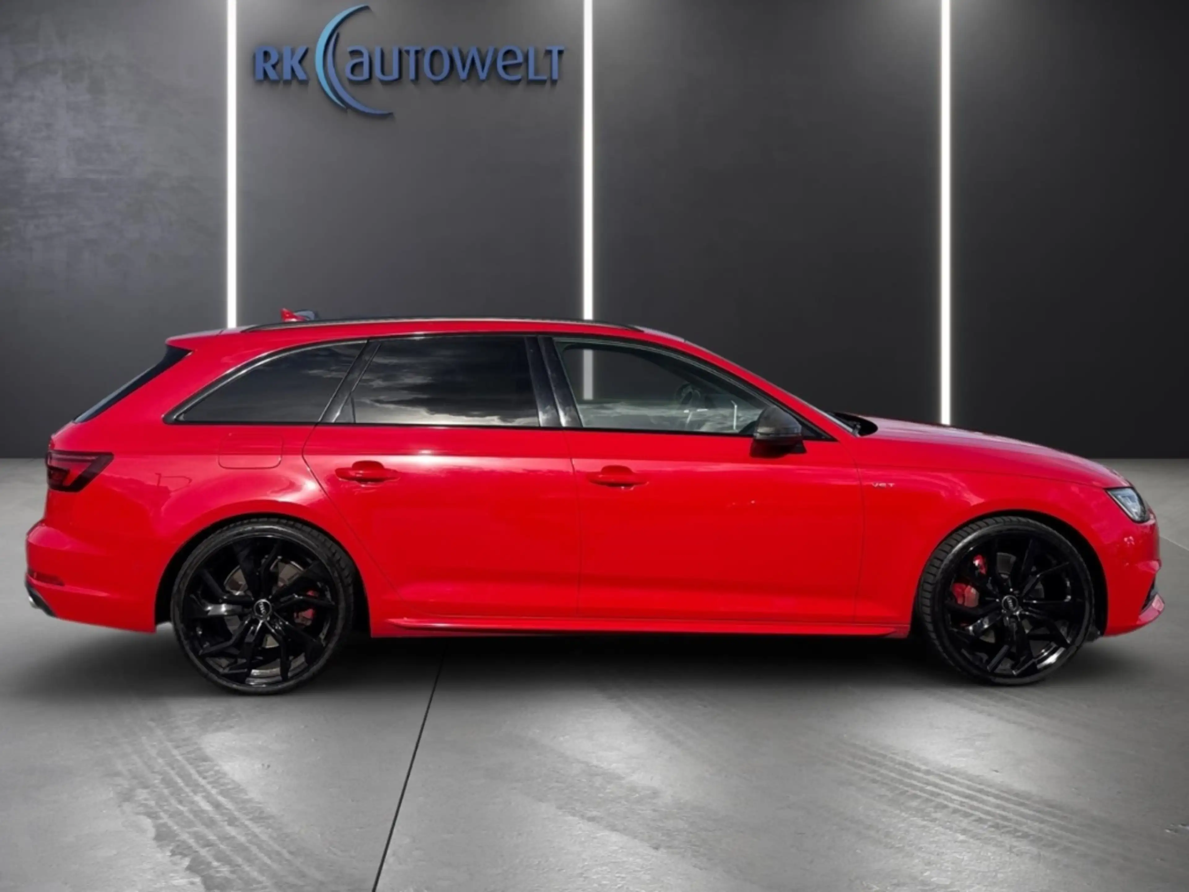 Audi S4 Avant 3.0 TFSI qu. Matrix-LED AHK Pano Standh. — photo 3