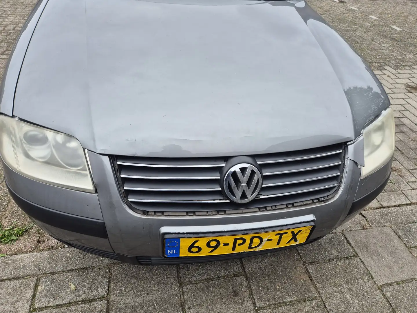 Volkswagen Passat 1.6 Comfortline Grijs - 1
