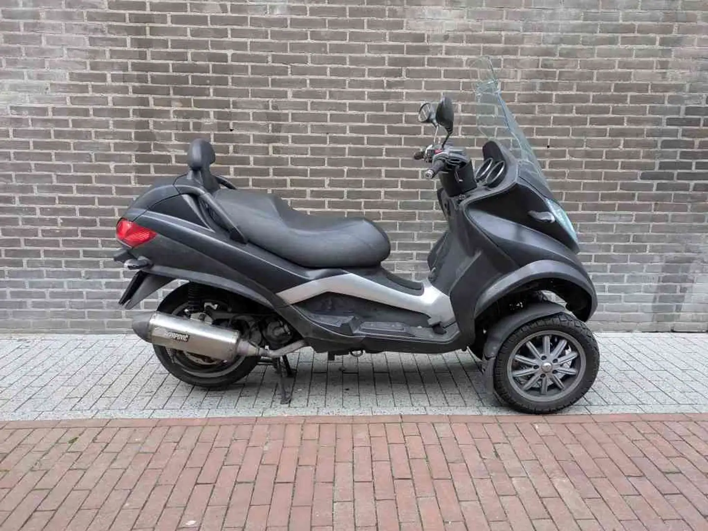Piaggio MP3 300 Black - 1