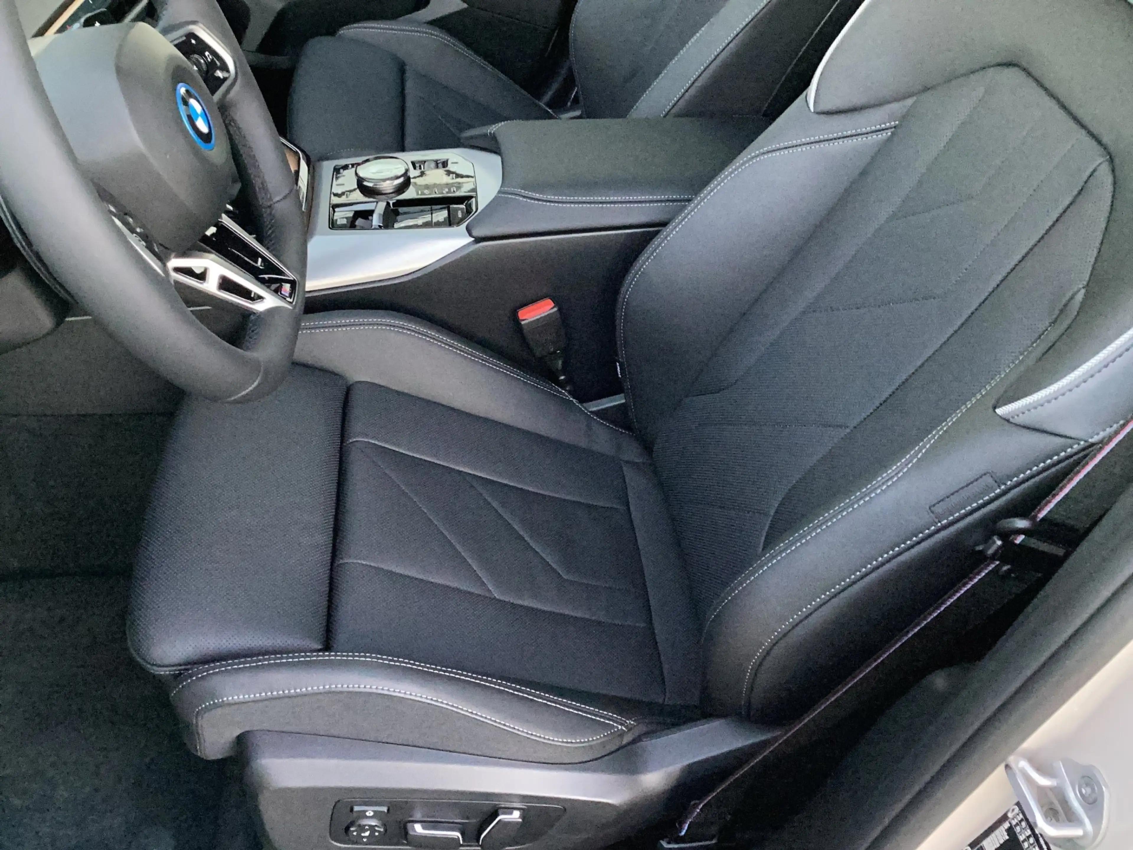 BMW X3 30e xDrive M-Paket AHK Pano HK — photo 8