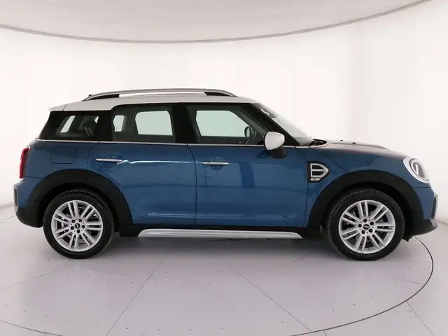 Mini Countryman view 3