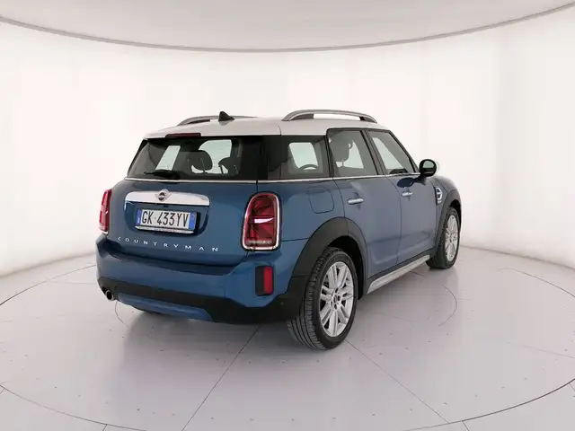 Mini Countryman view 2