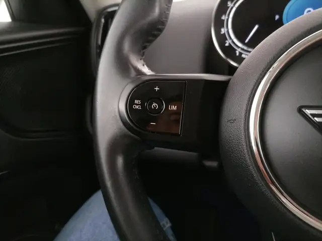 Mini Countryman view 23