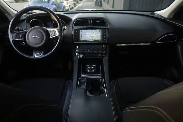 Jaguar F-Pace view 2