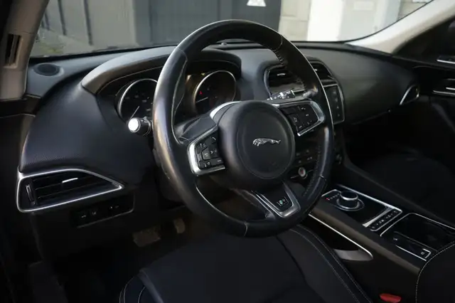 Jaguar F-Pace view 16
