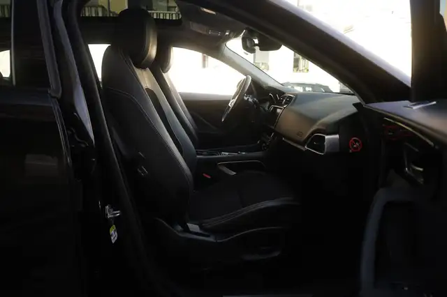 Jaguar F-Pace view 12