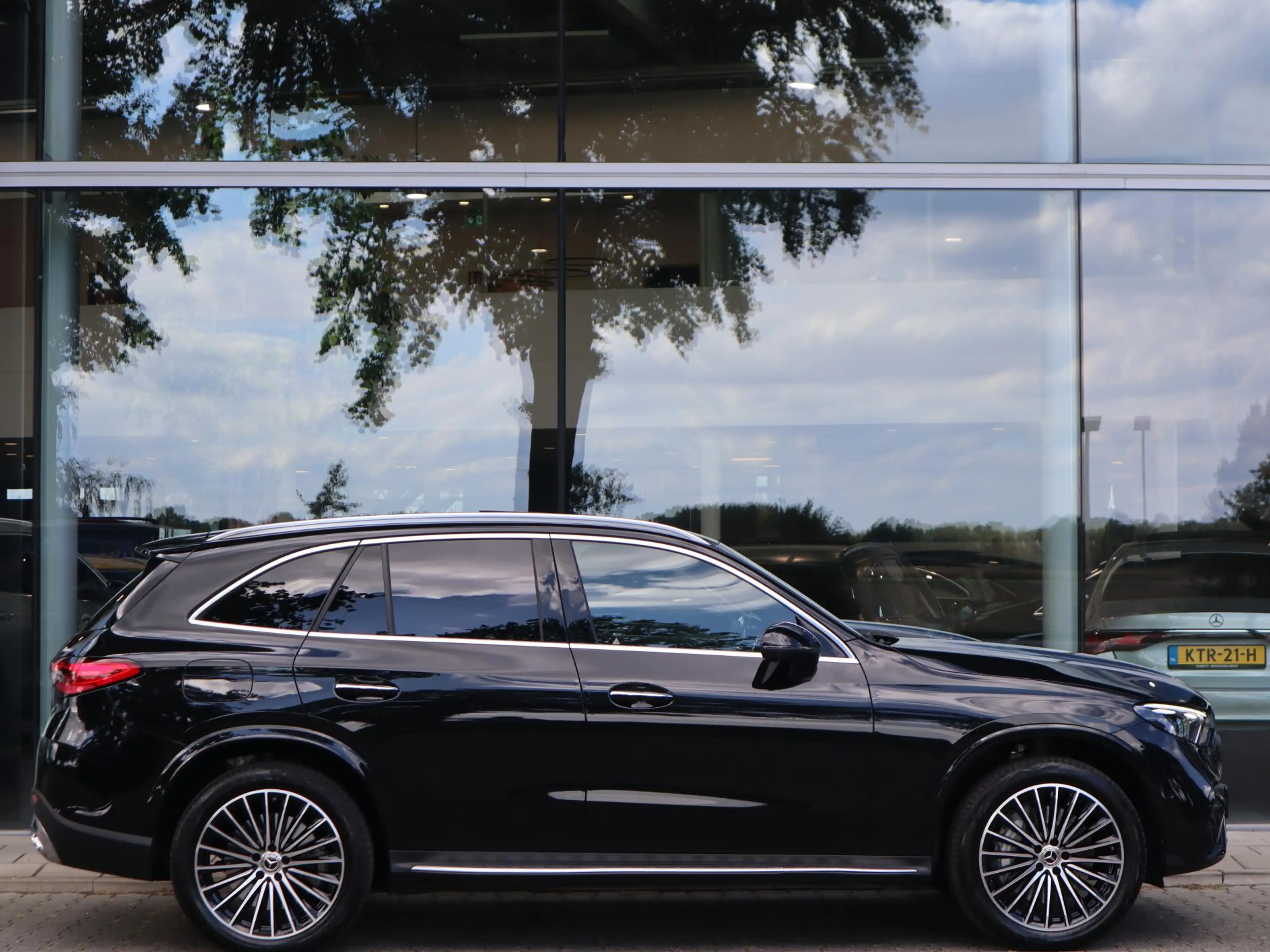 Mercedes-Benz GLC 400 400e 4MATIC AMG Line — photo 5