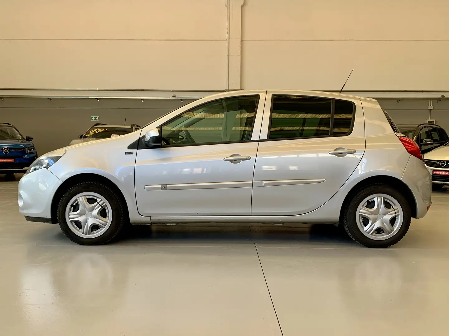 Renault Clio Clio III 2009 5p 1.2 16v Yahoo GPL Zilver - 2