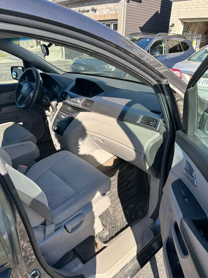 Honda Odyssey снимка Honda Odyssey