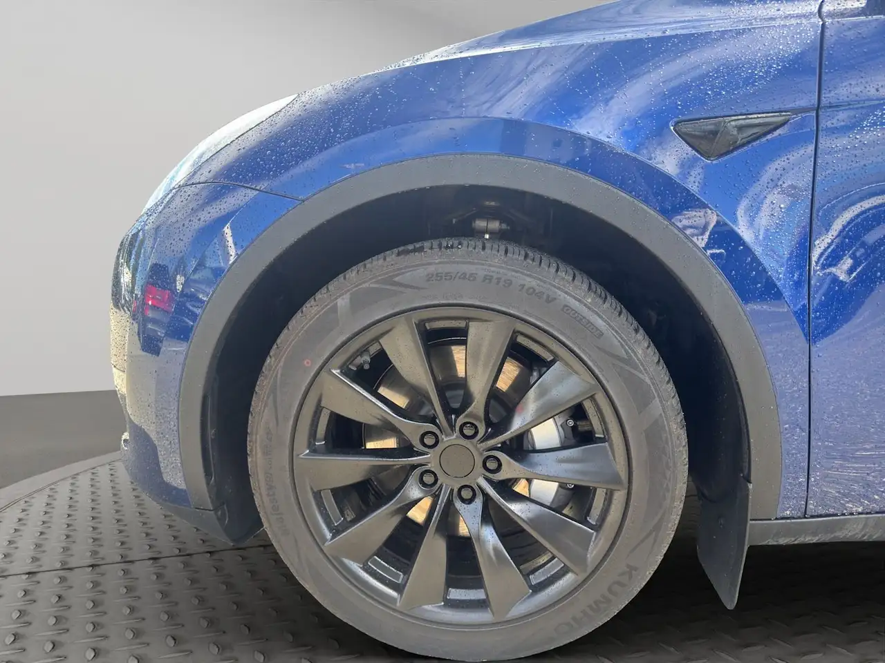Tesla Model Y снимка Tesla Model Y