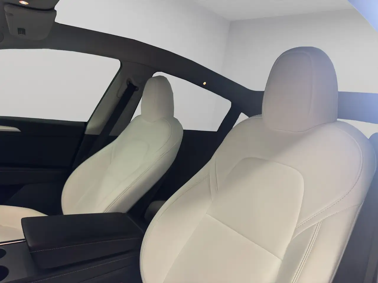 Tesla Model Y снимка Tesla Model Y