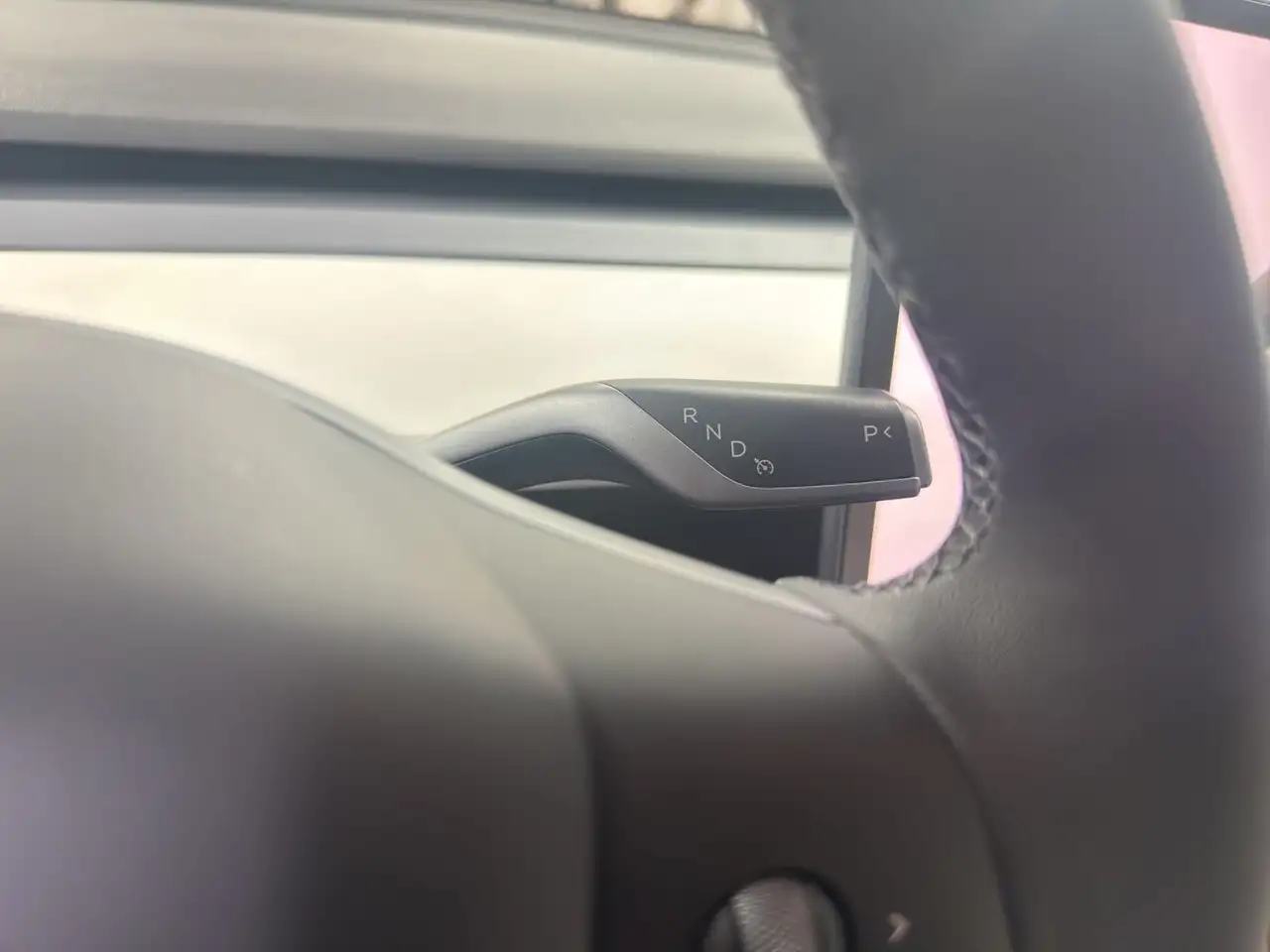 Tesla Model Y снимка Tesla Model Y