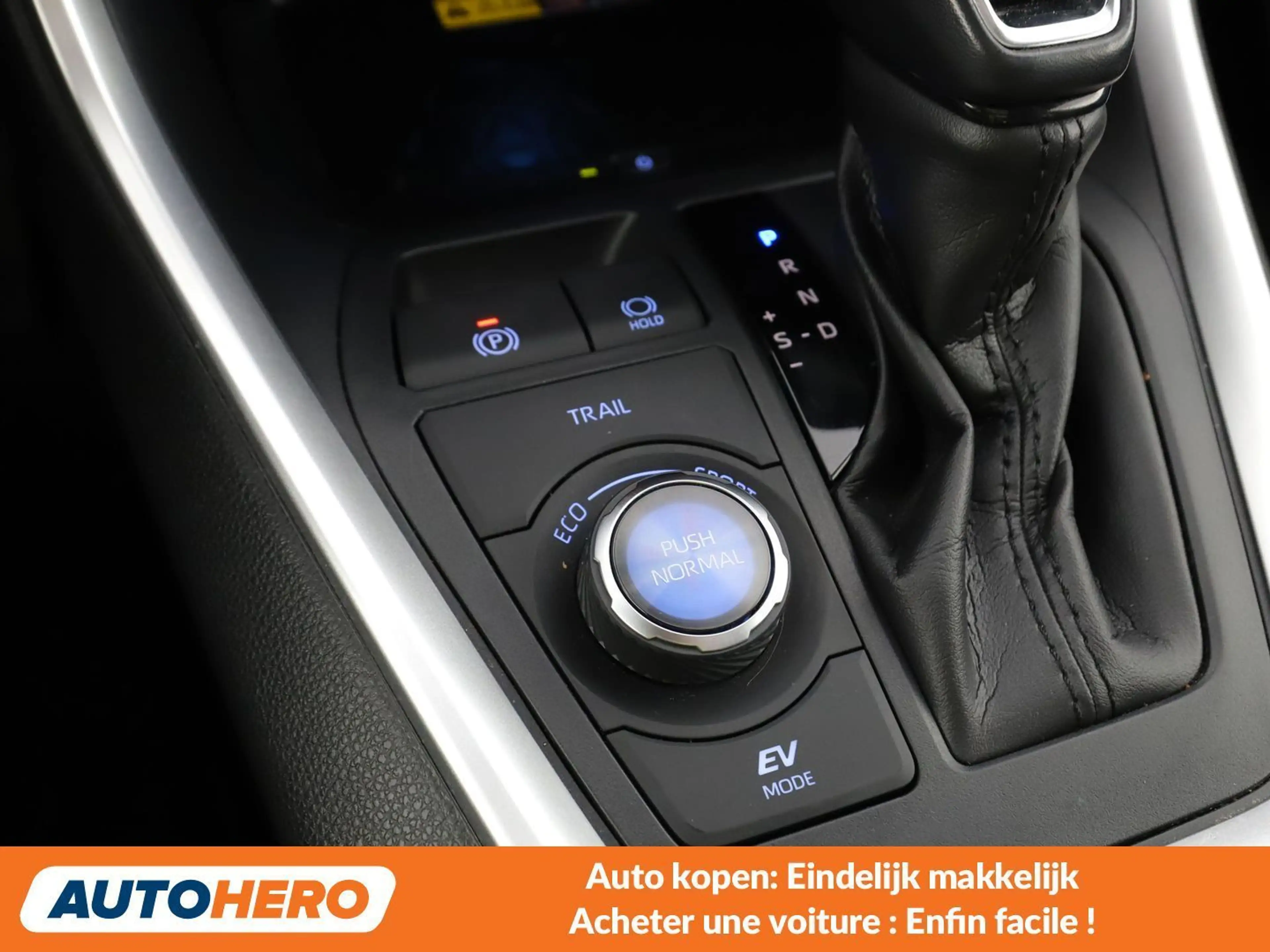 Toyota RAV 4 2.5 Hybrid 4x4 Luxury — photo 12
