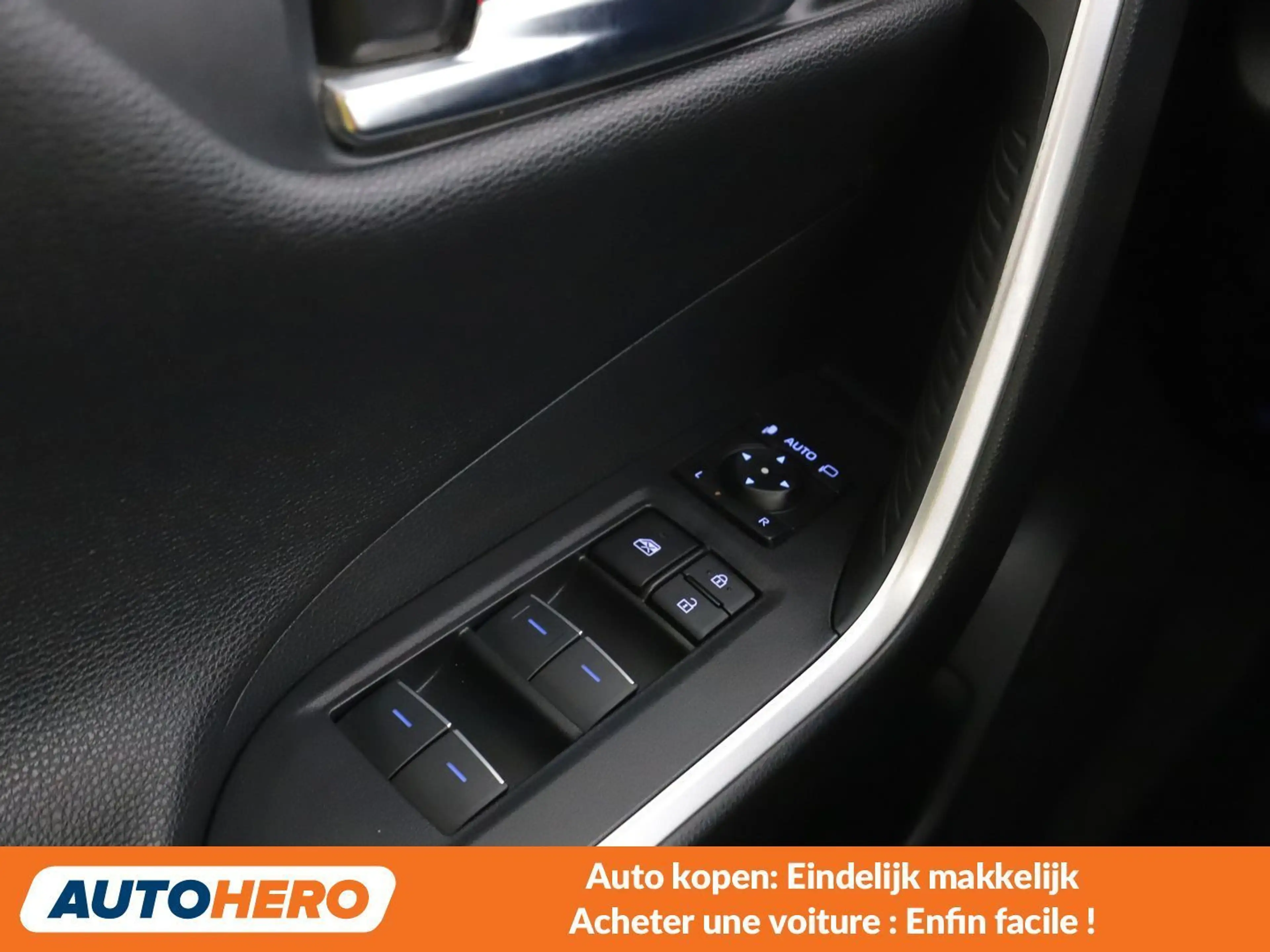 Toyota RAV 4 2.5 Hybrid 4x4 Luxury — photo 14